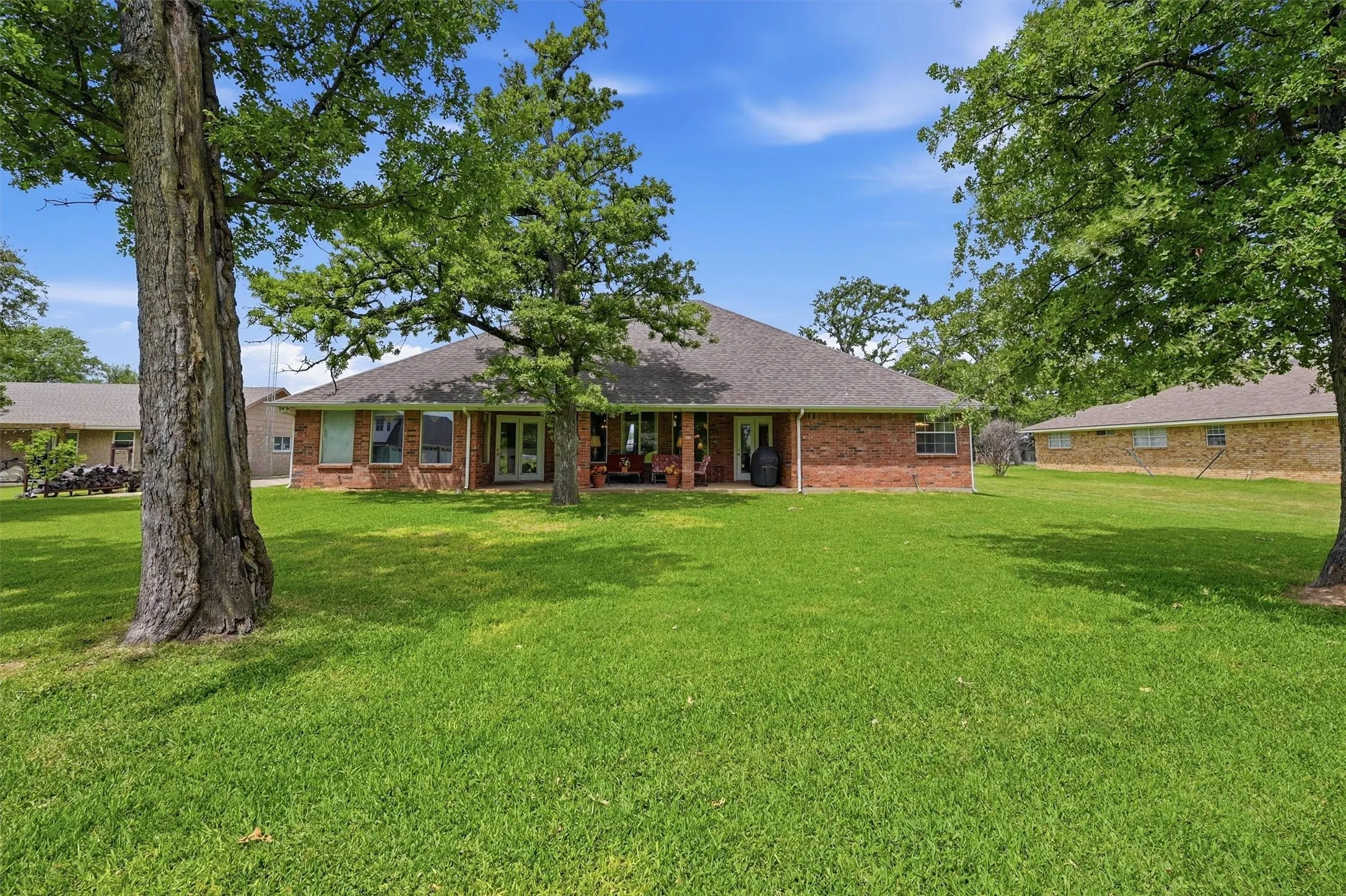 Single Family Residence For Sale in Cooke County , 730 Kiowa Drive W, Lake Kiowa, Texas 76240, 3 Bedroom, 3 Bathroom, 3 Garage spaces, 2,191 Sqft, built in 1995, mls#21265649, Real Estate Agent in Lake Kiowa, Homes For Sale in Cooke county, Homes For Sale in Lake Kiowa, Realtor in Lake Kiowa Texas, Real Estate Brokerage Independent Realty Texas, Luminita Cordes Realtor