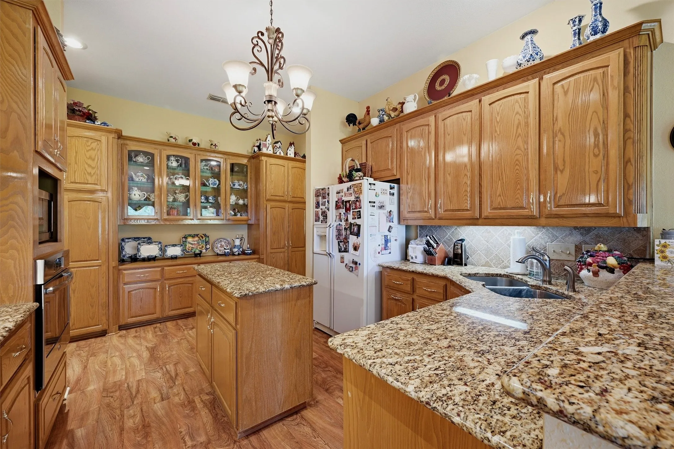 Single Family Residence For Sale in Cooke County , 730 Kiowa Drive W, Lake Kiowa, Texas 76240, 3 Bedroom, 3 Bathroom, 3 Garage spaces, 2,191 Sqft, built in 1995, mls#21265649, Real Estate Agent in Lake Kiowa, Homes For Sale in Cooke county, Homes For Sale in Lake Kiowa, Realtor in Lake Kiowa Texas, Real Estate Brokerage Independent Realty Texas, Luminita Cordes Realtor