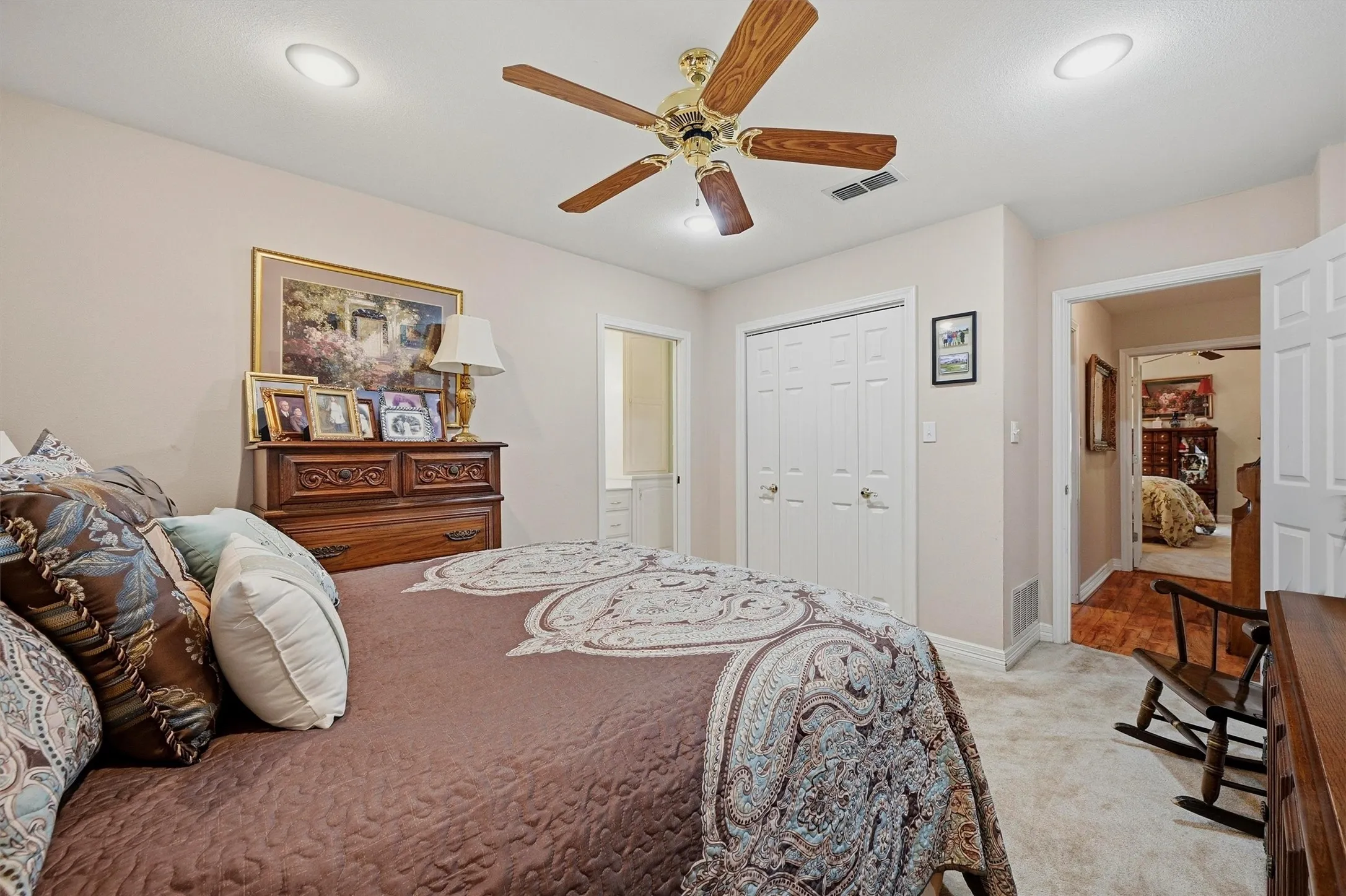 Single Family Residence For Sale in Cooke County , 730 Kiowa Drive W, Lake Kiowa, Texas 76240, 3 Bedroom, 3 Bathroom, 3 Garage spaces, 2,191 Sqft, built in 1995, mls#21265649, Real Estate Agent in Lake Kiowa, Homes For Sale in Cooke county, Homes For Sale in Lake Kiowa, Realtor in Lake Kiowa Texas, Real Estate Brokerage Independent Realty Texas, Luminita Cordes Realtor