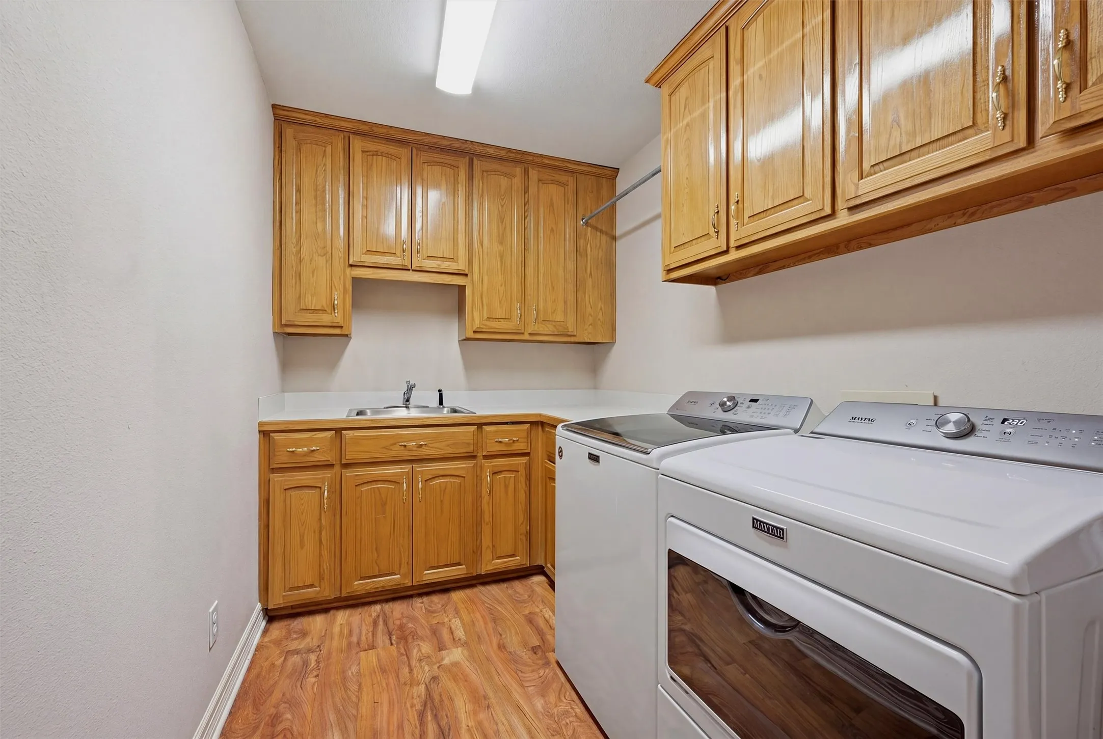 Single Family Residence For Sale in Cooke County , 730 Kiowa Drive W, Lake Kiowa, Texas 76240, 3 Bedroom, 3 Bathroom, 3 Garage spaces, 2,191 Sqft, built in 1995, mls#21265649, Real Estate Agent in Lake Kiowa, Homes For Sale in Cooke county, Homes For Sale in Lake Kiowa, Realtor in Lake Kiowa Texas, Real Estate Brokerage Independent Realty Texas, Luminita Cordes Realtor