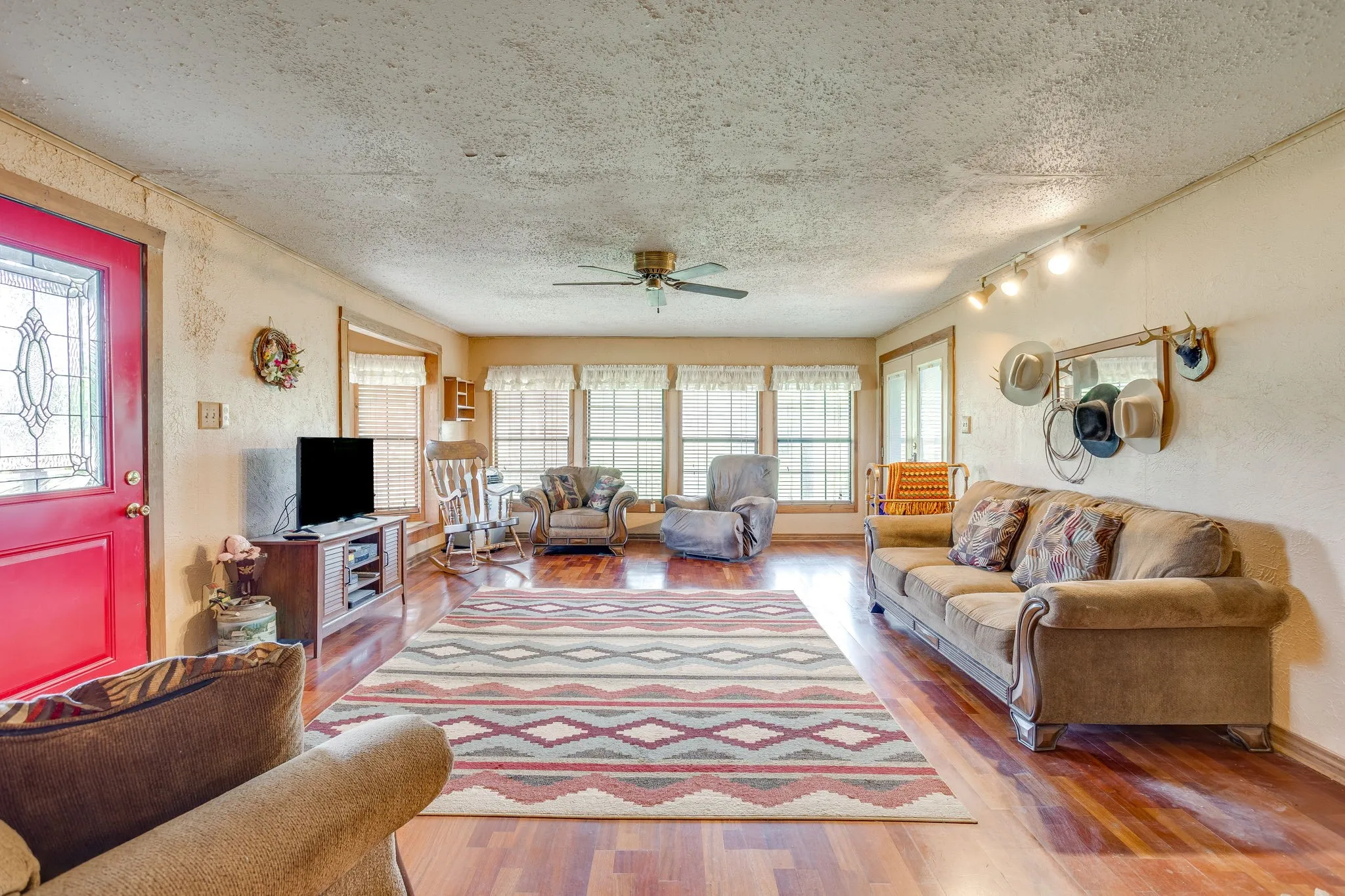 Single Family Residence For Sale in Jack County , 4180 E Fm 2210 E, Perrin, Texas 76486, 3 Bedroom, 2 Bathroom, Garage spaces, 2,019 Sqft, built in 1992, mls#21265642, Real Estate Agent in Perrin, Homes For Sale in Jack county, Homes For Sale in Perrin, Realtor in Perrin Texas, Real Estate Brokerage Independent Realty Texas, Luminita Cordes Realtor