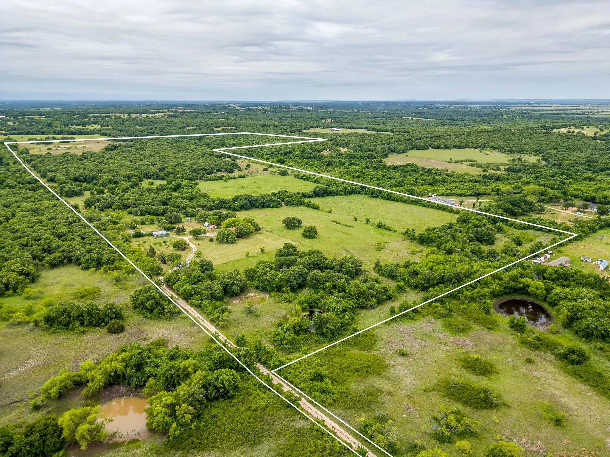 Single Family Residence For Sale in Jack County , 4180 E Fm 2210 E, Perrin, Texas 76486, 3 Bedroom, 2 Bathroom, Garage spaces, 2,019 Sqft, built in 1992, mls#21265642, Real Estate Agent in Perrin, Homes For Sale in Jack county, Homes For Sale in Perrin, Realtor in Perrin Texas, Real Estate Brokerage Independent Realty Texas, Luminita Cordes Realtor