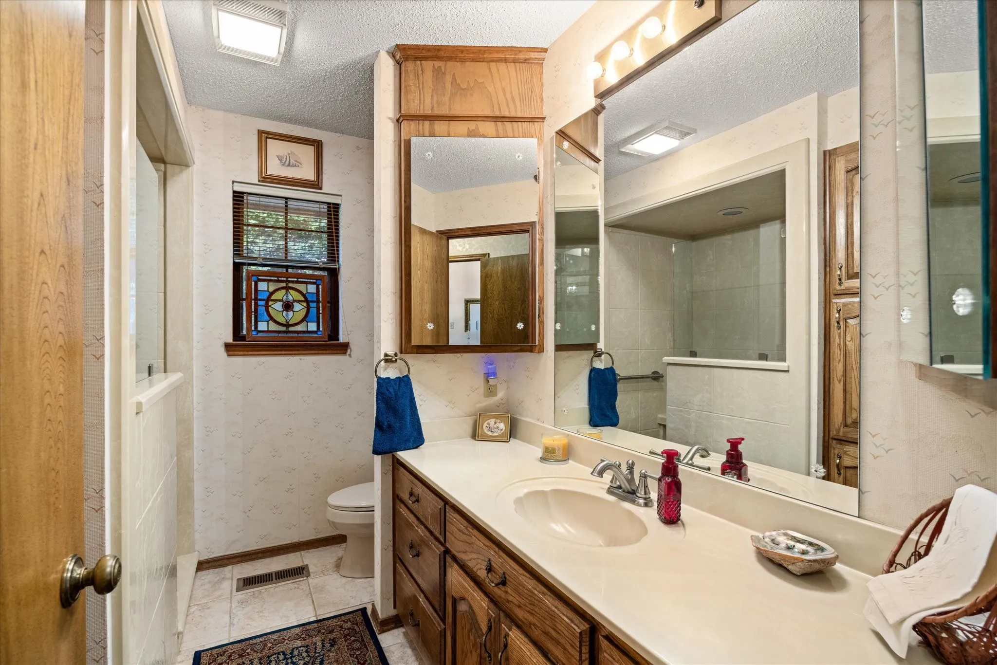 Single Family Residence For Sale in Hood County , 3808 Fairway Drive, Granbury, Texas 76049, 4 Bedroom, 3 Bathroom, 2 Garage spaces, 2,759 Sqft, built in 1987, mls#21265742, Real Estate Agent in Granbury, Homes For Sale in Hood county, Homes For Sale in Granbury, Realtor in Granbury Texas, Real Estate Brokerage Independent Realty Texas, Luminita Cordes Realtor