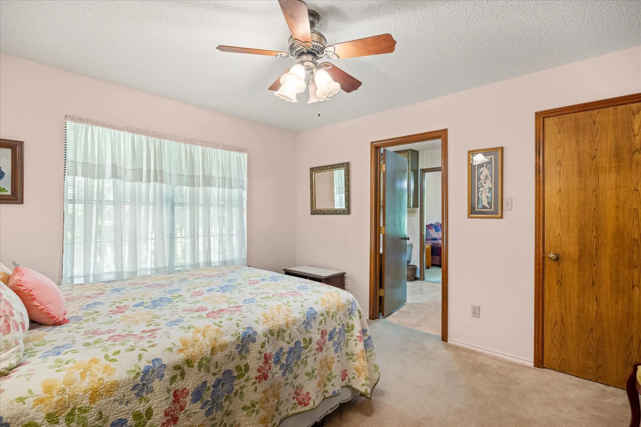 Single Family Residence For Sale in Hood County , 3808 Fairway Drive, Granbury, Texas 76049, 4 Bedroom, 3 Bathroom, 2 Garage spaces, 2,759 Sqft, built in 1987, mls#21265742, Real Estate Agent in Granbury, Homes For Sale in Hood county, Homes For Sale in Granbury, Realtor in Granbury Texas, Real Estate Brokerage Independent Realty Texas, Luminita Cordes Realtor