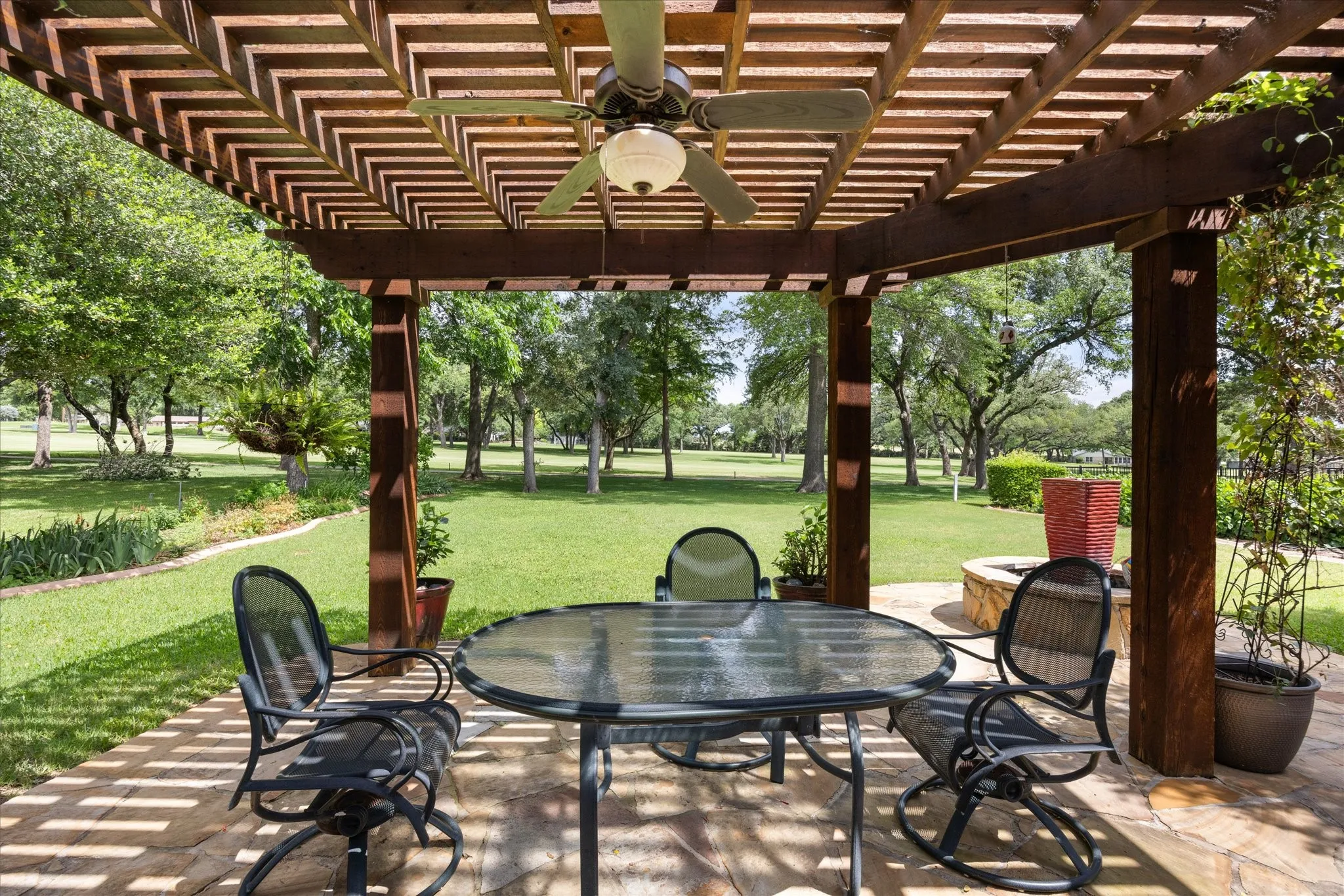 Single Family Residence For Sale in Hood County , 3808 Fairway Drive, Granbury, Texas 76049, 4 Bedroom, 3 Bathroom, 2 Garage spaces, 2,759 Sqft, built in 1987, mls#21265742, Real Estate Agent in Granbury, Homes For Sale in Hood county, Homes For Sale in Granbury, Realtor in Granbury Texas, Real Estate Brokerage Independent Realty Texas, Luminita Cordes Realtor