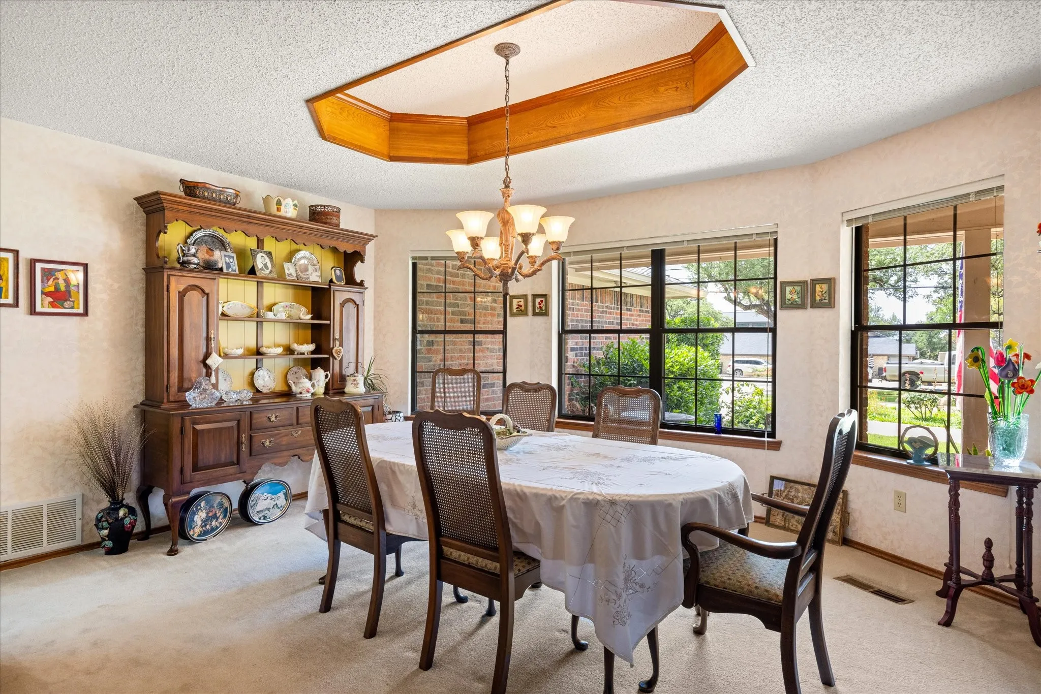Single Family Residence For Sale in Hood County , 3808 Fairway Drive, Granbury, Texas 76049, 4 Bedroom, 3 Bathroom, 2 Garage spaces, 2,759 Sqft, built in 1987, mls#21265742, Real Estate Agent in Granbury, Homes For Sale in Hood county, Homes For Sale in Granbury, Realtor in Granbury Texas, Real Estate Brokerage Independent Realty Texas, Luminita Cordes Realtor