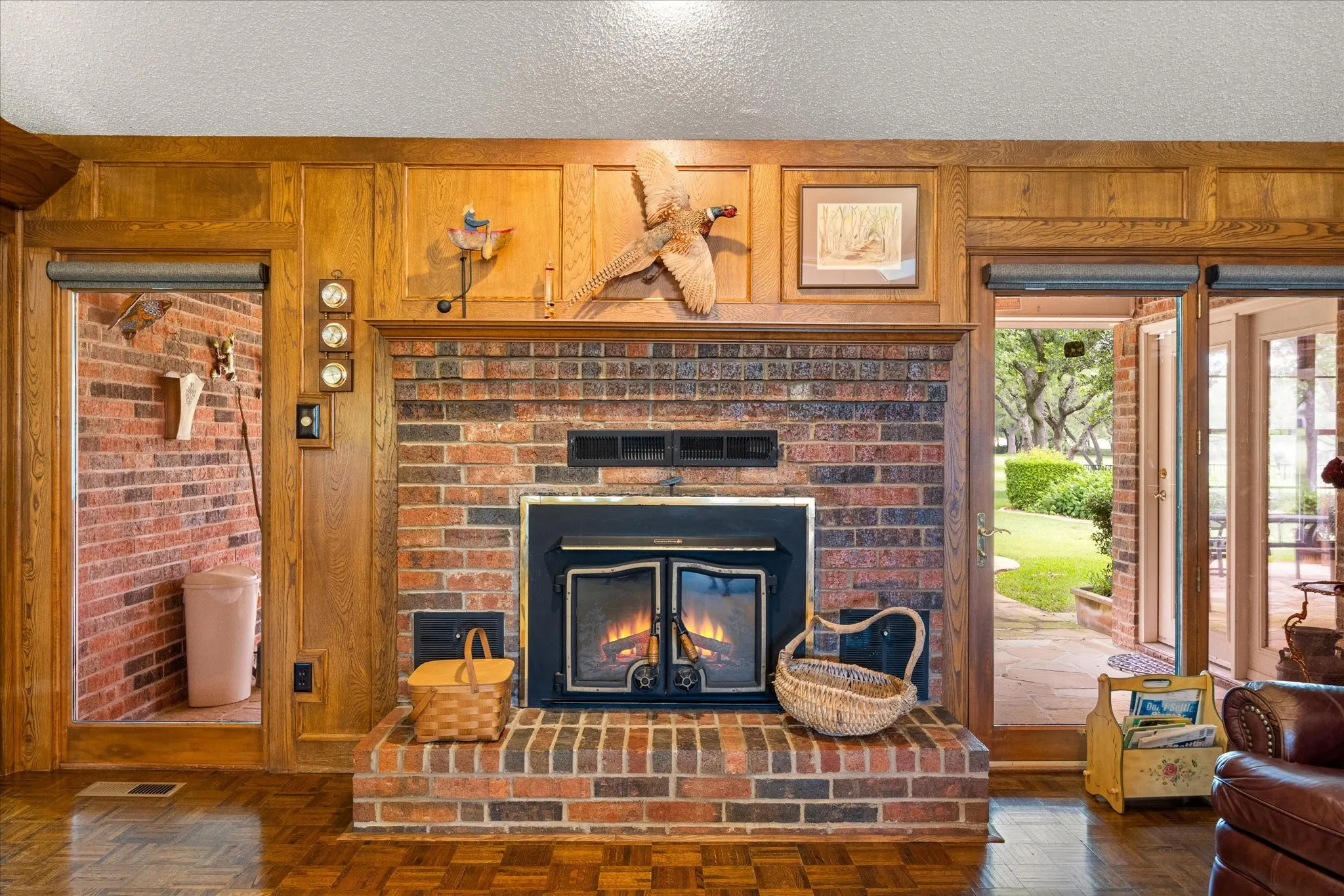 Single Family Residence For Sale in Hood County , 3808 Fairway Drive, Granbury, Texas 76049, 4 Bedroom, 3 Bathroom, 2 Garage spaces, 2,759 Sqft, built in 1987, mls#21265742, Real Estate Agent in Granbury, Homes For Sale in Hood county, Homes For Sale in Granbury, Realtor in Granbury Texas, Real Estate Brokerage Independent Realty Texas, Luminita Cordes Realtor