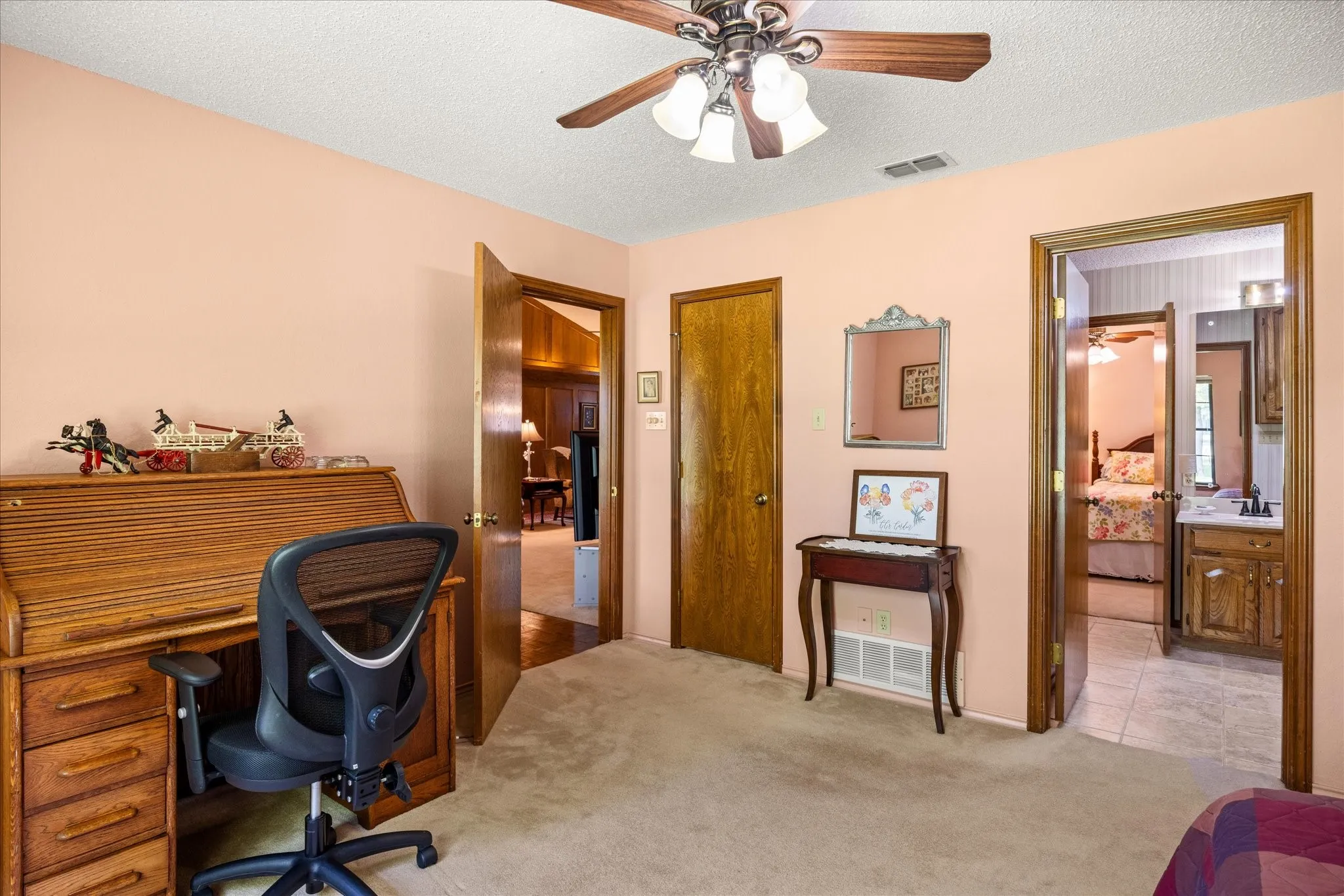 Single Family Residence For Sale in Hood County , 3808 Fairway Drive, Granbury, Texas 76049, 4 Bedroom, 3 Bathroom, 2 Garage spaces, 2,759 Sqft, built in 1987, mls#21265742, Real Estate Agent in Granbury, Homes For Sale in Hood county, Homes For Sale in Granbury, Realtor in Granbury Texas, Real Estate Brokerage Independent Realty Texas, Luminita Cordes Realtor