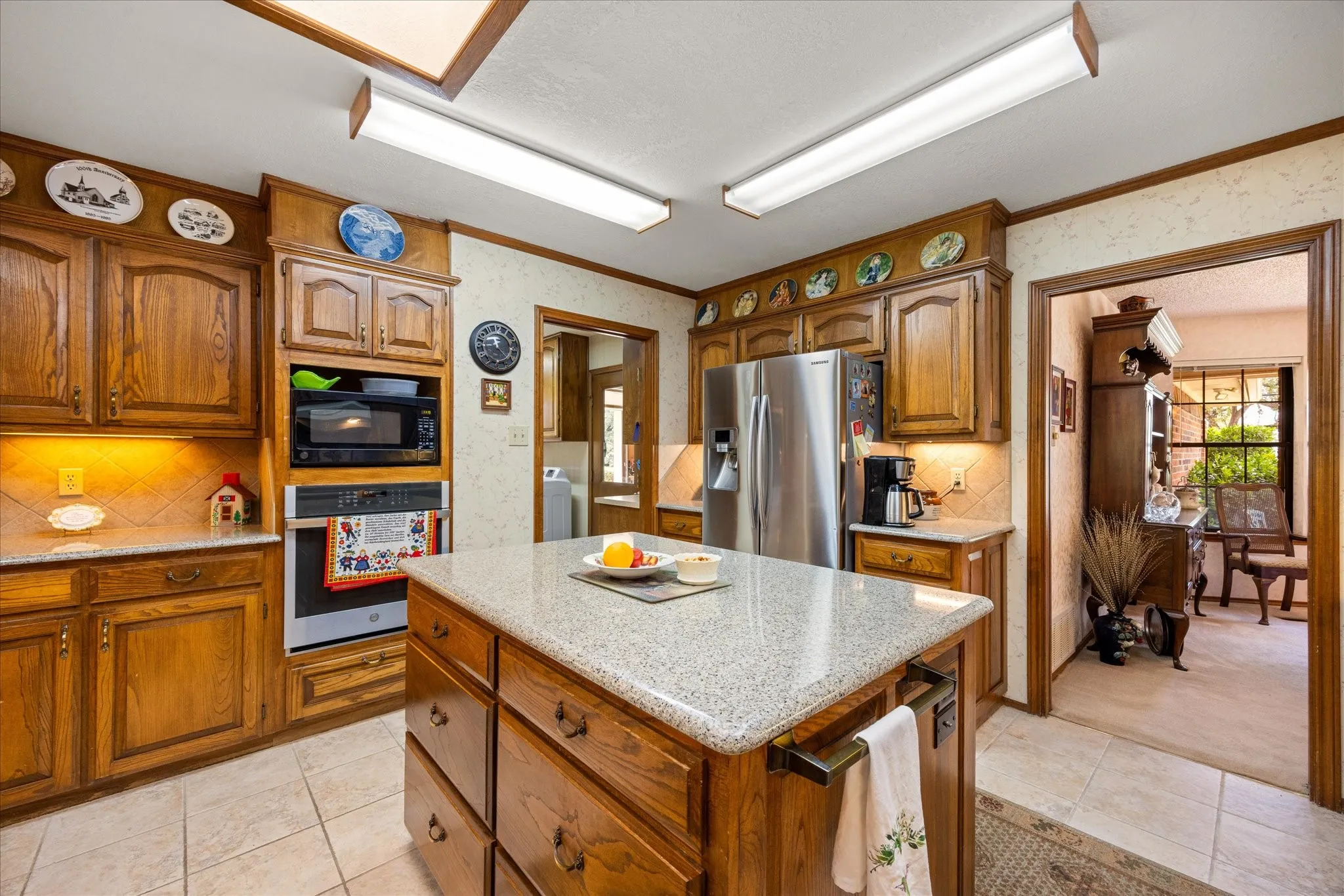 Single Family Residence For Sale in Hood County , 3808 Fairway Drive, Granbury, Texas 76049, 4 Bedroom, 3 Bathroom, 2 Garage spaces, 2,759 Sqft, built in 1987, mls#21265742, Real Estate Agent in Granbury, Homes For Sale in Hood county, Homes For Sale in Granbury, Realtor in Granbury Texas, Real Estate Brokerage Independent Realty Texas, Luminita Cordes Realtor
