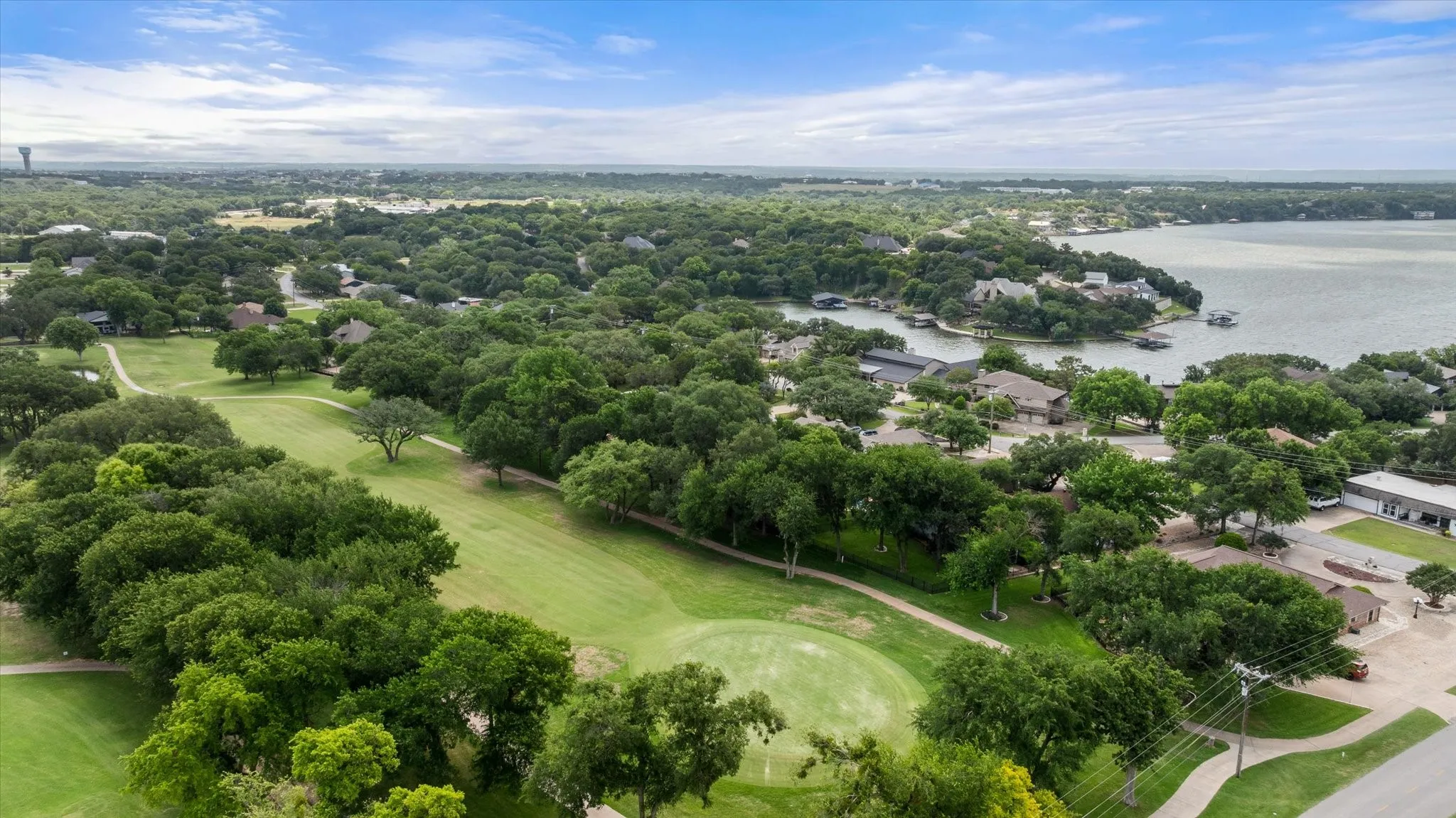 Single Family Residence For Sale in Hood County , 3808 Fairway Drive, Granbury, Texas 76049, 4 Bedroom, 3 Bathroom, 2 Garage spaces, 2,759 Sqft, built in 1987, mls#21265742, Real Estate Agent in Granbury, Homes For Sale in Hood county, Homes For Sale in Granbury, Realtor in Granbury Texas, Real Estate Brokerage Independent Realty Texas, Luminita Cordes Realtor