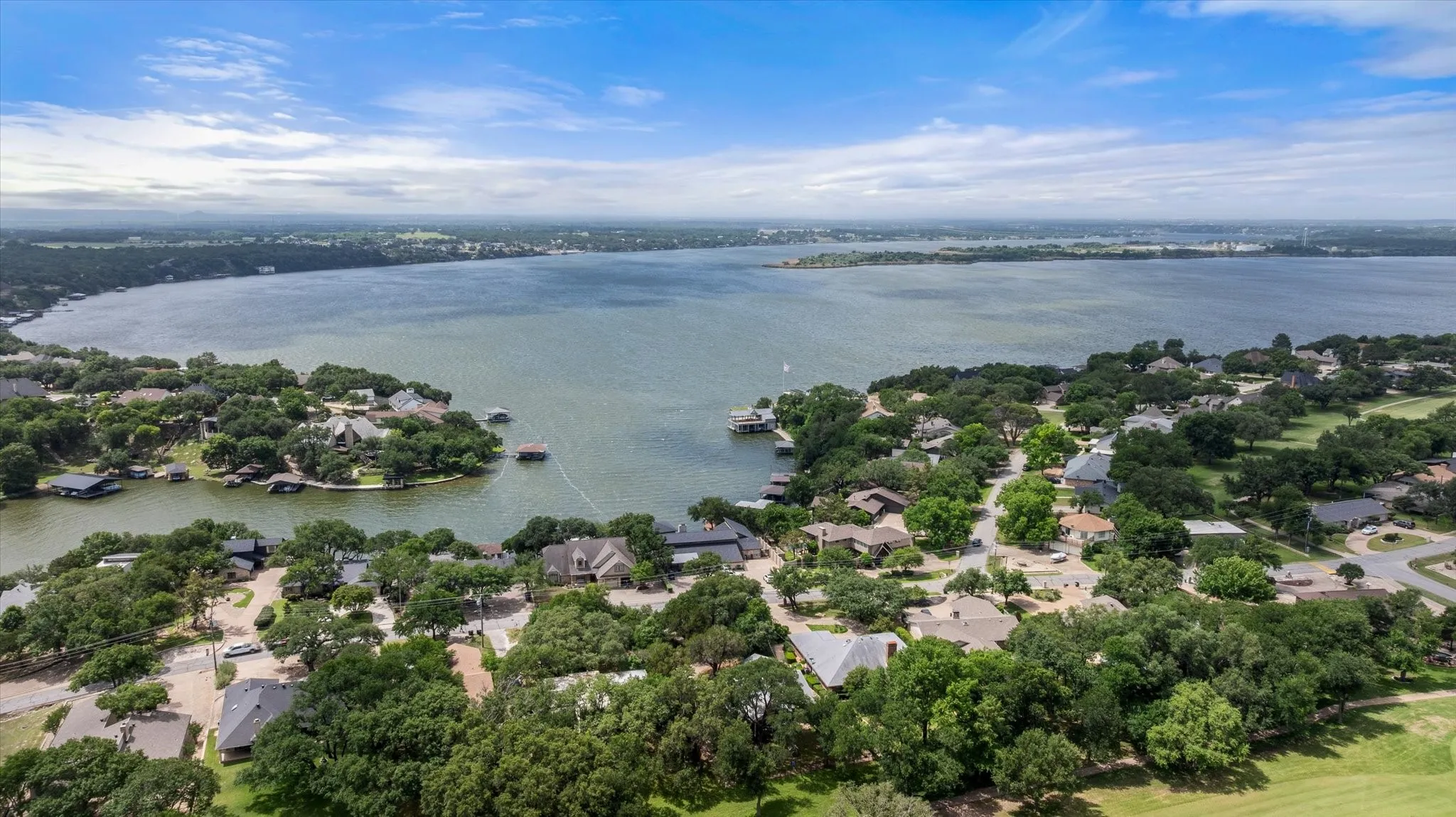 Single Family Residence For Sale in Hood County , 3808 Fairway Drive, Granbury, Texas 76049, 4 Bedroom, 3 Bathroom, 2 Garage spaces, 2,759 Sqft, built in 1987, mls#21265742, Real Estate Agent in Granbury, Homes For Sale in Hood county, Homes For Sale in Granbury, Realtor in Granbury Texas, Real Estate Brokerage Independent Realty Texas, Luminita Cordes Realtor