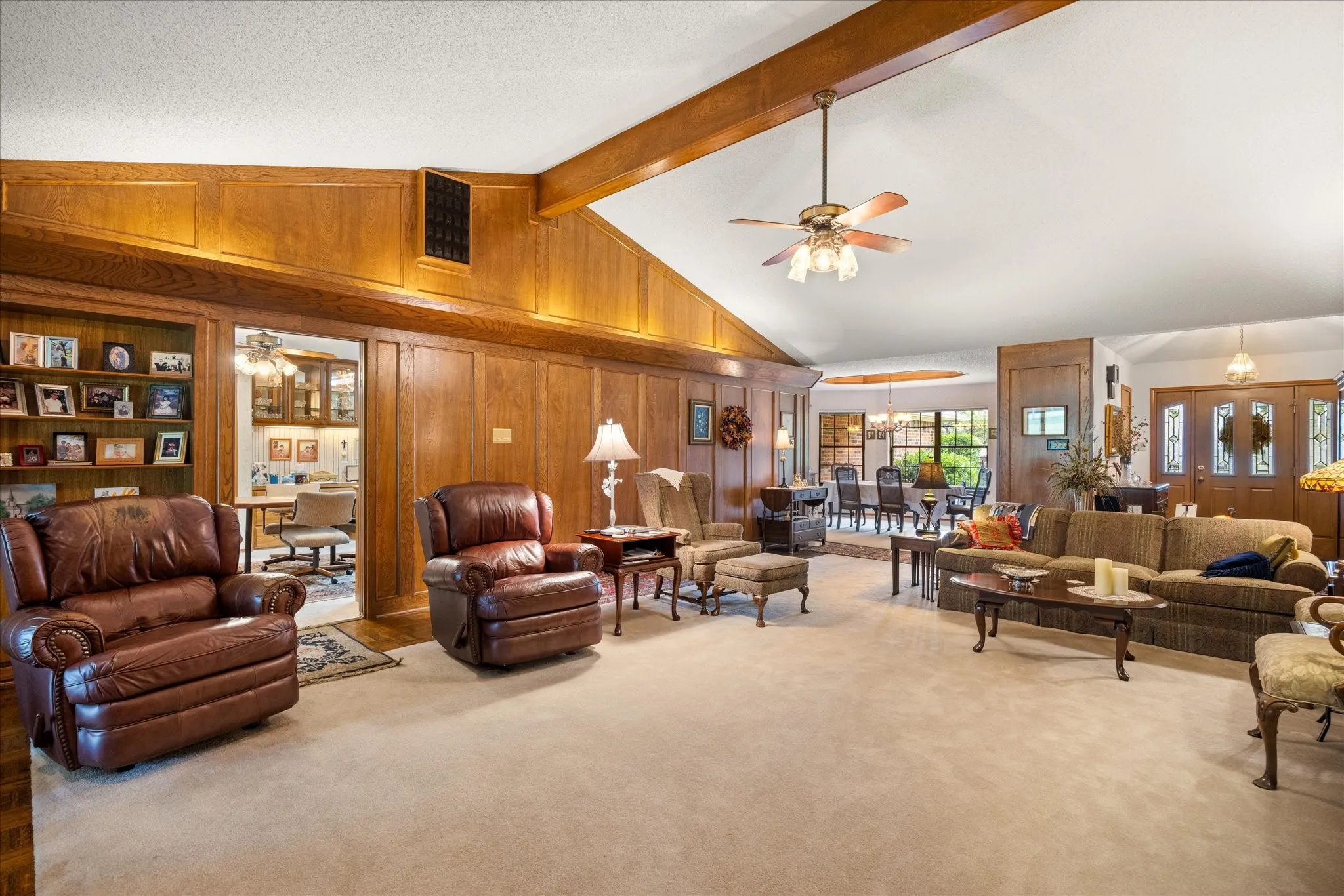 Single Family Residence For Sale in Hood County , 3808 Fairway Drive, Granbury, Texas 76049, 4 Bedroom, 3 Bathroom, 2 Garage spaces, 2,759 Sqft, built in 1987, mls#21265742, Real Estate Agent in Granbury, Homes For Sale in Hood county, Homes For Sale in Granbury, Realtor in Granbury Texas, Real Estate Brokerage Independent Realty Texas, Luminita Cordes Realtor