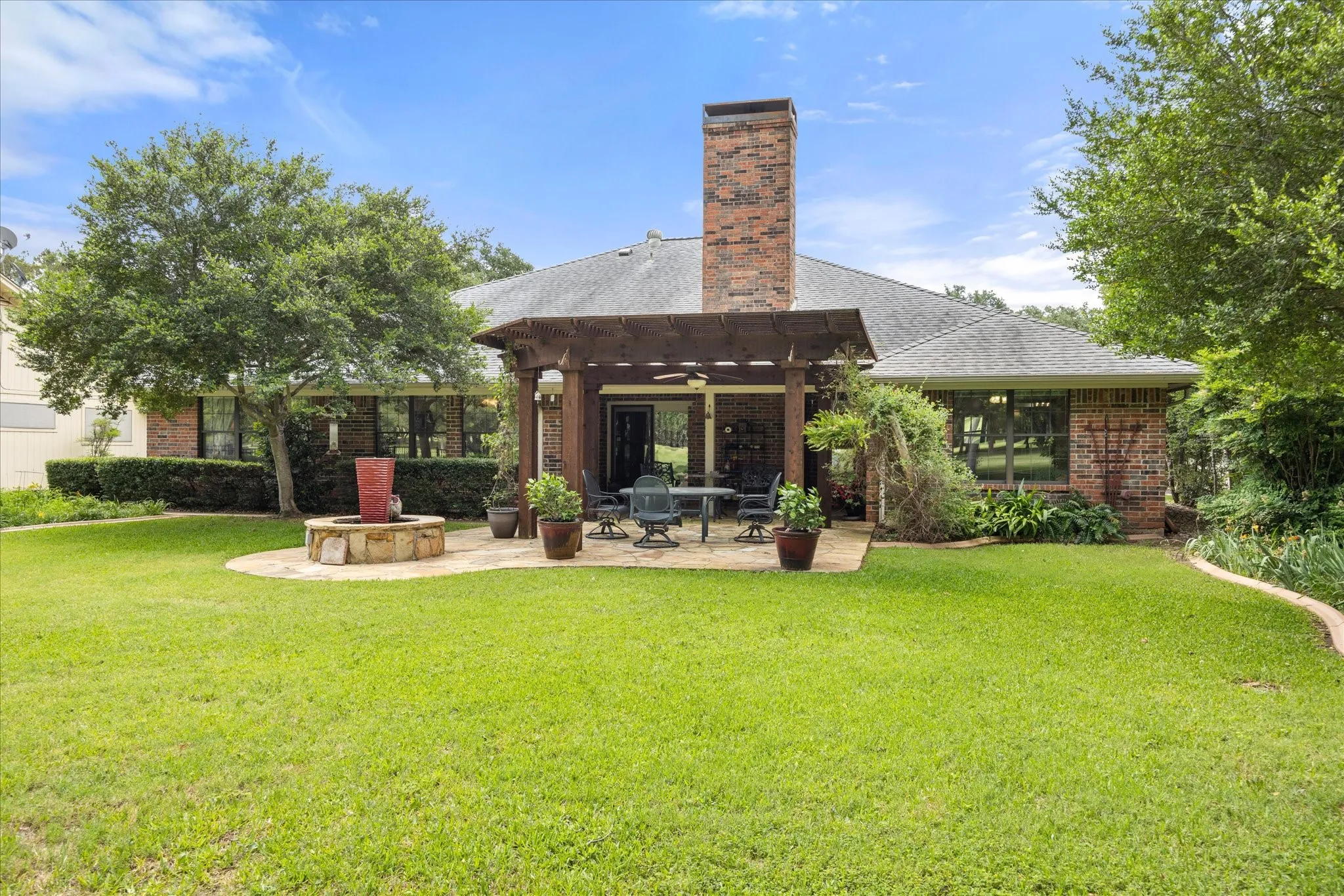 Single Family Residence For Sale in Hood County , 3808 Fairway Drive, Granbury, Texas 76049, 4 Bedroom, 3 Bathroom, 2 Garage spaces, 2,759 Sqft, built in 1987, mls#21265742, Real Estate Agent in Granbury, Homes For Sale in Hood county, Homes For Sale in Granbury, Realtor in Granbury Texas, Real Estate Brokerage Independent Realty Texas, Luminita Cordes Realtor