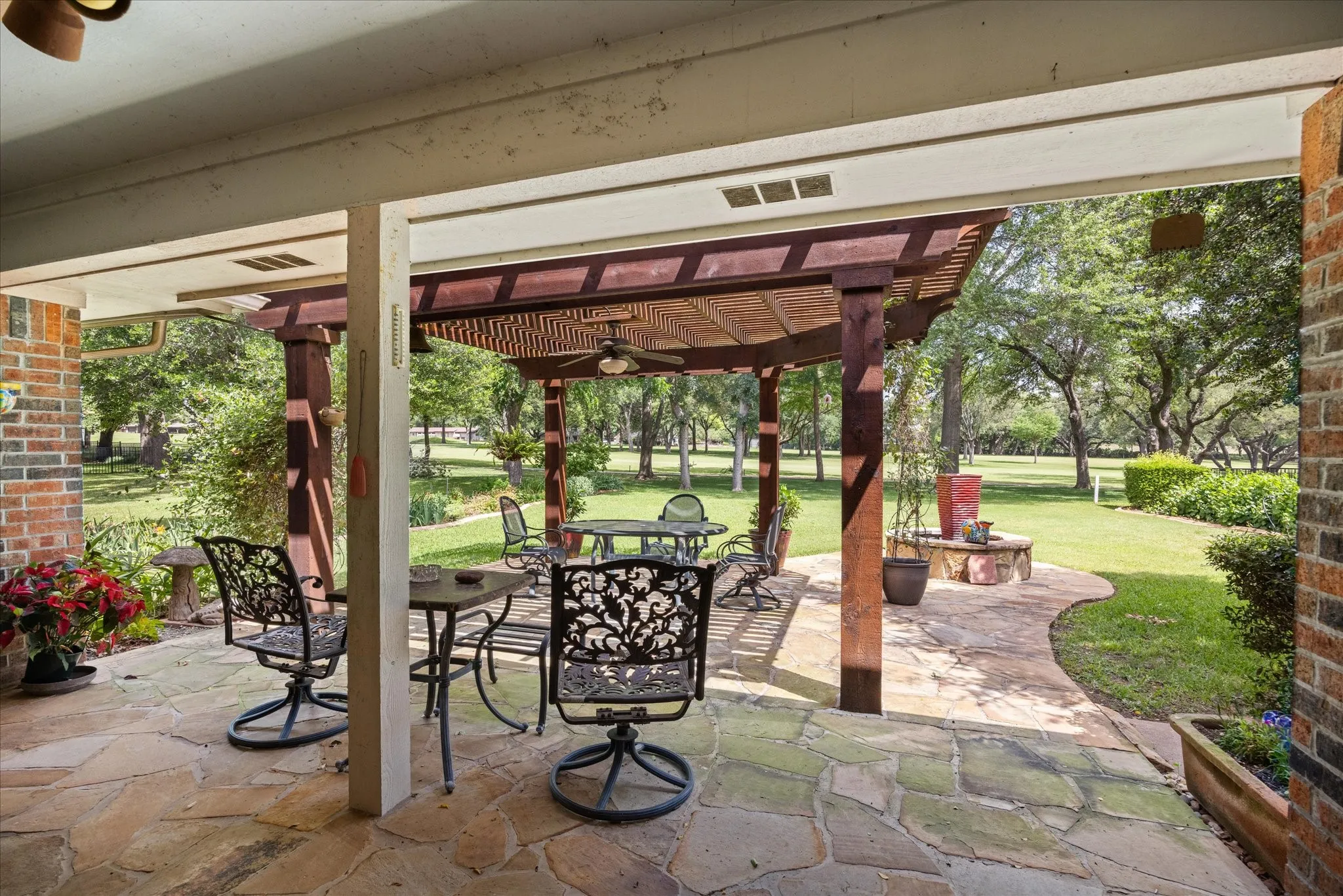 Single Family Residence For Sale in Hood County , 3808 Fairway Drive, Granbury, Texas 76049, 4 Bedroom, 3 Bathroom, 2 Garage spaces, 2,759 Sqft, built in 1987, mls#21265742, Real Estate Agent in Granbury, Homes For Sale in Hood county, Homes For Sale in Granbury, Realtor in Granbury Texas, Real Estate Brokerage Independent Realty Texas, Luminita Cordes Realtor