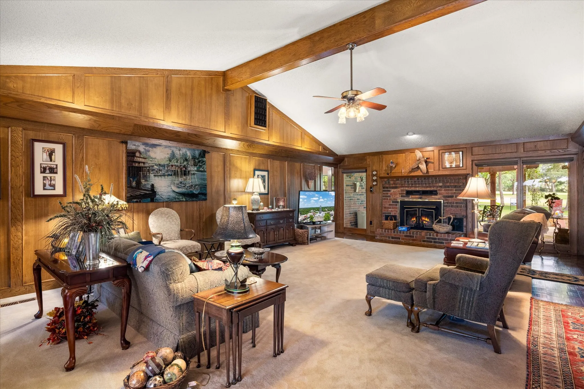 Single Family Residence For Sale in Hood County , 3808 Fairway Drive, Granbury, Texas 76049, 4 Bedroom, 3 Bathroom, 2 Garage spaces, 2,759 Sqft, built in 1987, mls#21265742, Real Estate Agent in Granbury, Homes For Sale in Hood county, Homes For Sale in Granbury, Realtor in Granbury Texas, Real Estate Brokerage Independent Realty Texas, Luminita Cordes Realtor