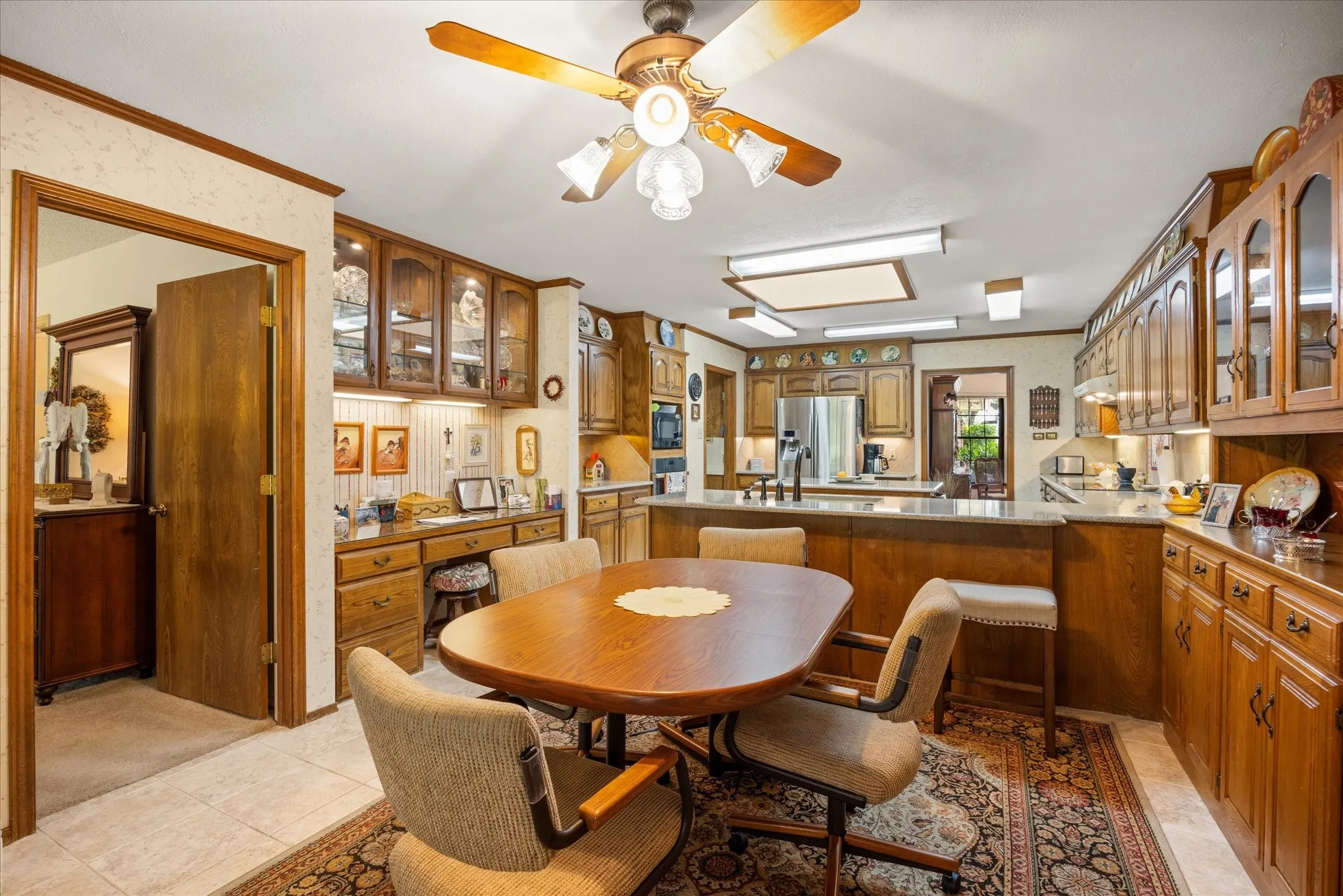 Single Family Residence For Sale in Hood County , 3808 Fairway Drive, Granbury, Texas 76049, 4 Bedroom, 3 Bathroom, 2 Garage spaces, 2,759 Sqft, built in 1987, mls#21265742, Real Estate Agent in Granbury, Homes For Sale in Hood county, Homes For Sale in Granbury, Realtor in Granbury Texas, Real Estate Brokerage Independent Realty Texas, Luminita Cordes Realtor