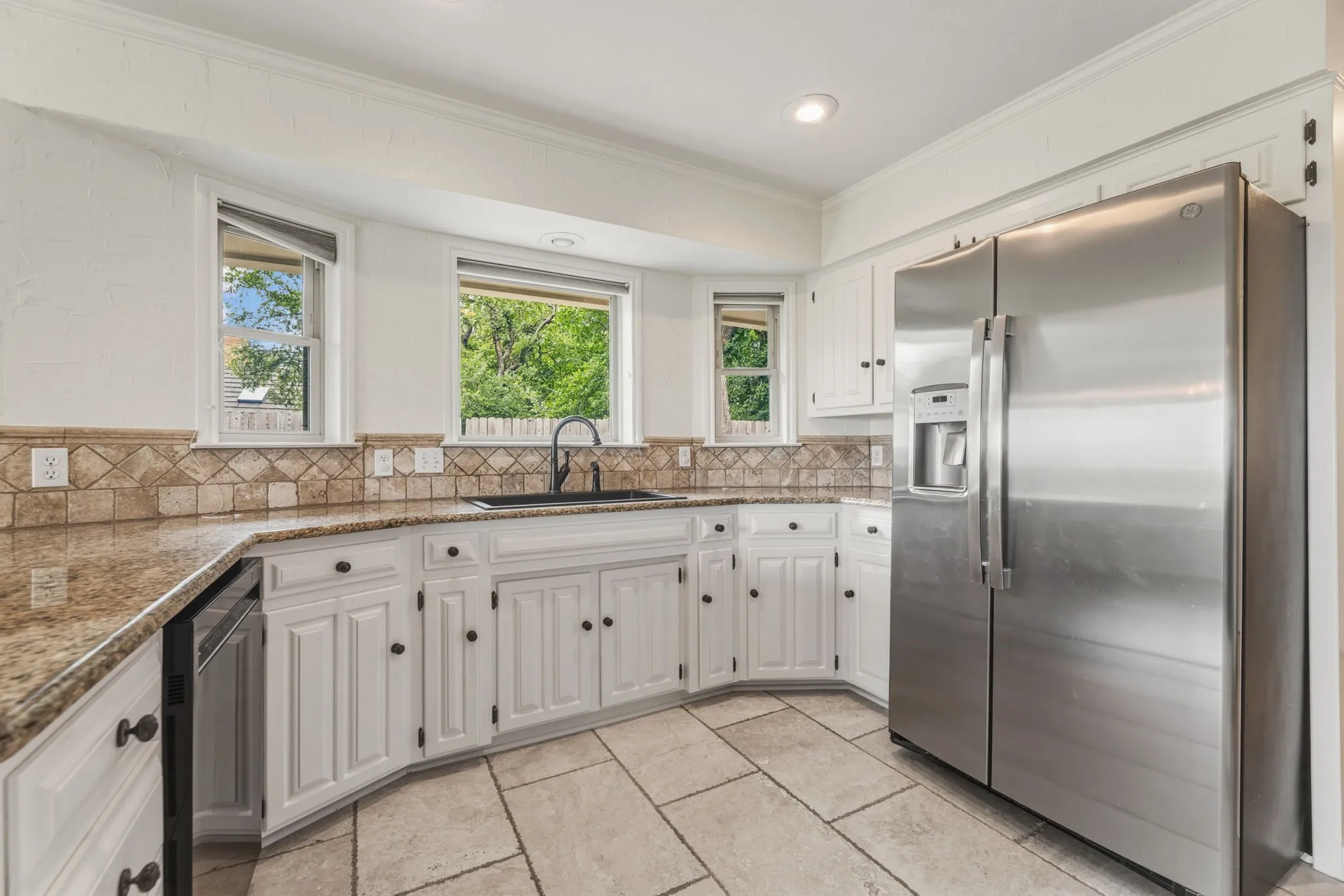 Single Family Residence For Sale in Tarrant County , 10112 Wandering Way Street, Benbrook, Texas 76126, 4 Bedroom, 3 Bathroom, 2 Garage spaces, 2,993 Sqft, built in 1985, mls#21262628, Real Estate Agent in Benbrook, Homes For Sale in Tarrant county, Homes For Sale in Benbrook, Realtor in Benbrook Texas, Real Estate Brokerage Independent Realty Texas, Luminita Cordes Realtor