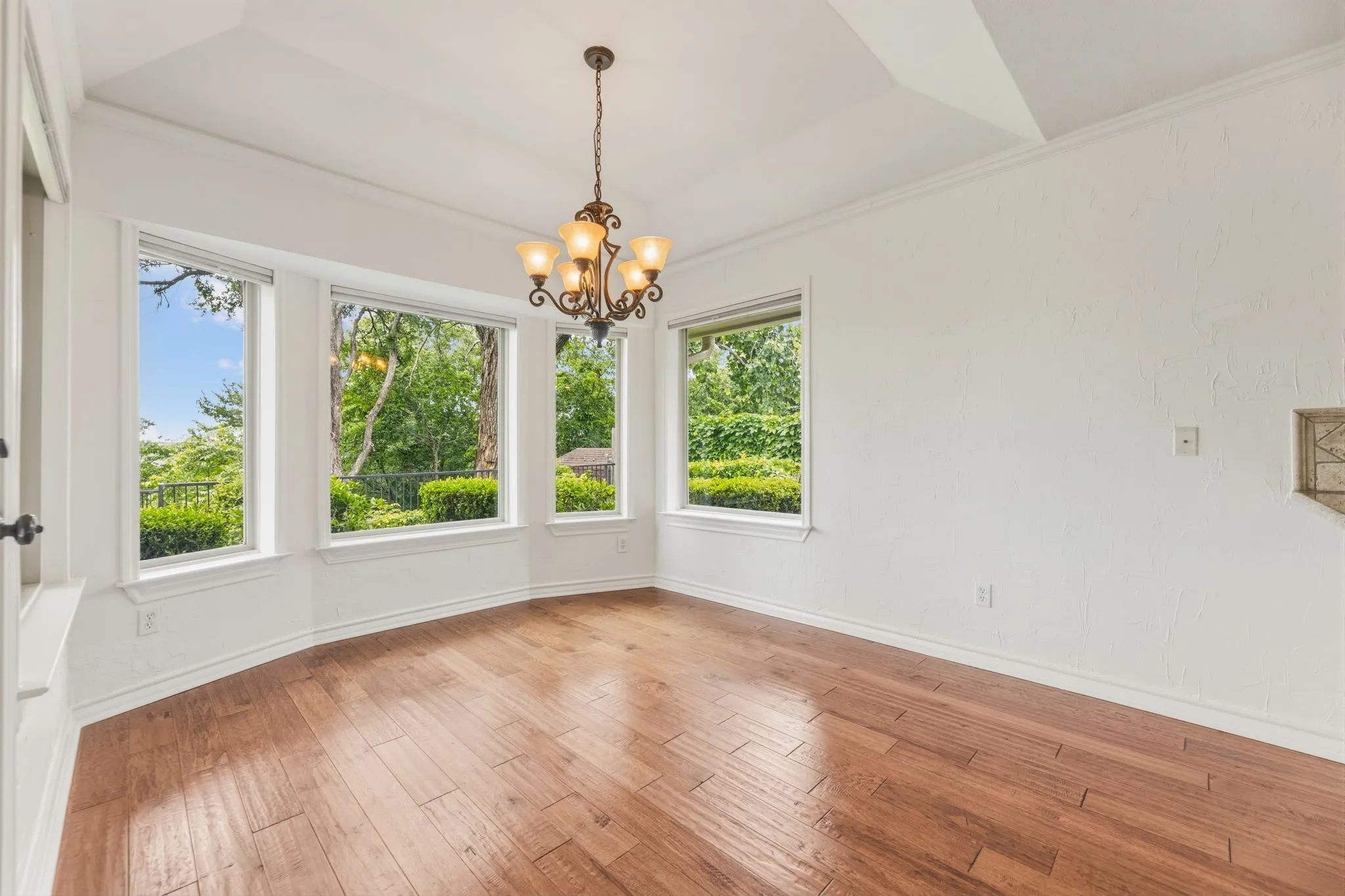 Single Family Residence For Sale in Tarrant County , 10112 Wandering Way Street, Benbrook, Texas 76126, 4 Bedroom, 3 Bathroom, 2 Garage spaces, 2,993 Sqft, built in 1985, mls#21262628, Real Estate Agent in Benbrook, Homes For Sale in Tarrant county, Homes For Sale in Benbrook, Realtor in Benbrook Texas, Real Estate Brokerage Independent Realty Texas, Luminita Cordes Realtor