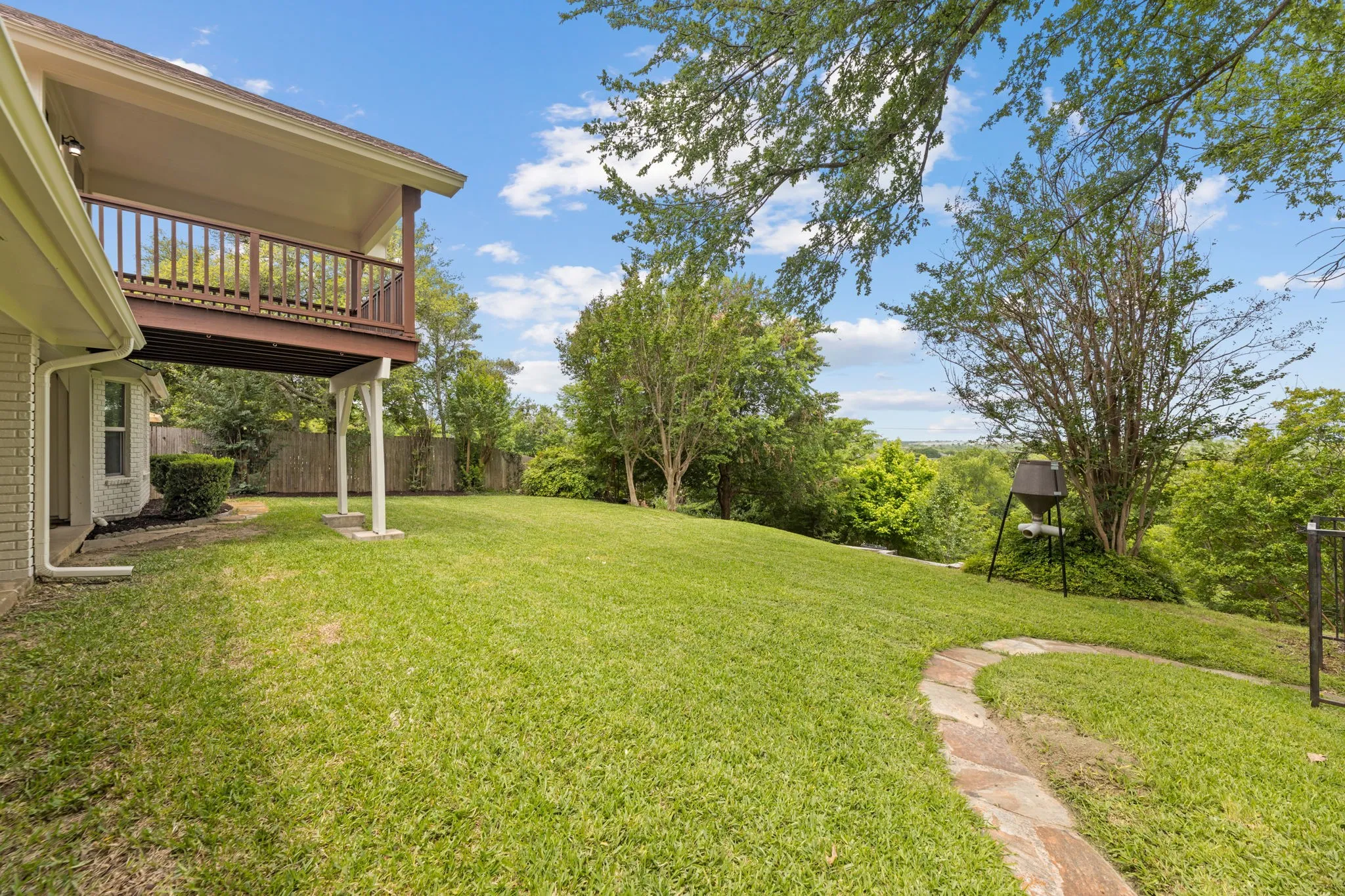 Single Family Residence For Sale in Tarrant County , 10112 Wandering Way Street, Benbrook, Texas 76126, 4 Bedroom, 3 Bathroom, 2 Garage spaces, 2,993 Sqft, built in 1985, mls#21262628, Real Estate Agent in Benbrook, Homes For Sale in Tarrant county, Homes For Sale in Benbrook, Realtor in Benbrook Texas, Real Estate Brokerage Independent Realty Texas, Luminita Cordes Realtor