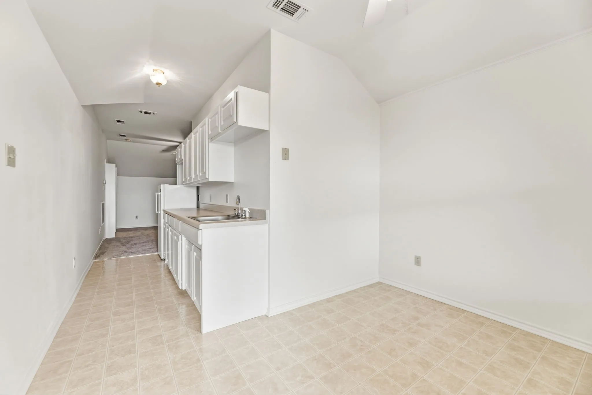 Single Family Residence For Sale in Tarrant County , 10112 Wandering Way Street, Benbrook, Texas 76126, 4 Bedroom, 3 Bathroom, 2 Garage spaces, 2,993 Sqft, built in 1985, mls#21262628, Real Estate Agent in Benbrook, Homes For Sale in Tarrant county, Homes For Sale in Benbrook, Realtor in Benbrook Texas, Real Estate Brokerage Independent Realty Texas, Luminita Cordes Realtor