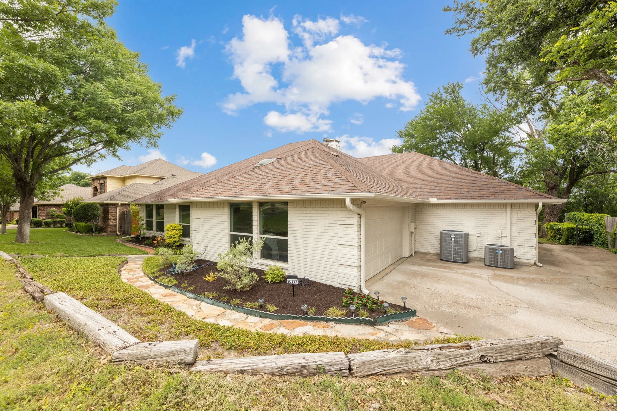 Single Family Residence For Sale in Tarrant County , 10112 Wandering Way Street, Benbrook, Texas 76126, 4 Bedroom, 3 Bathroom, 2 Garage spaces, 2,993 Sqft, built in 1985, mls#21262628, Real Estate Agent in Benbrook, Homes For Sale in Tarrant county, Homes For Sale in Benbrook, Realtor in Benbrook Texas, Real Estate Brokerage Independent Realty Texas, Luminita Cordes Realtor