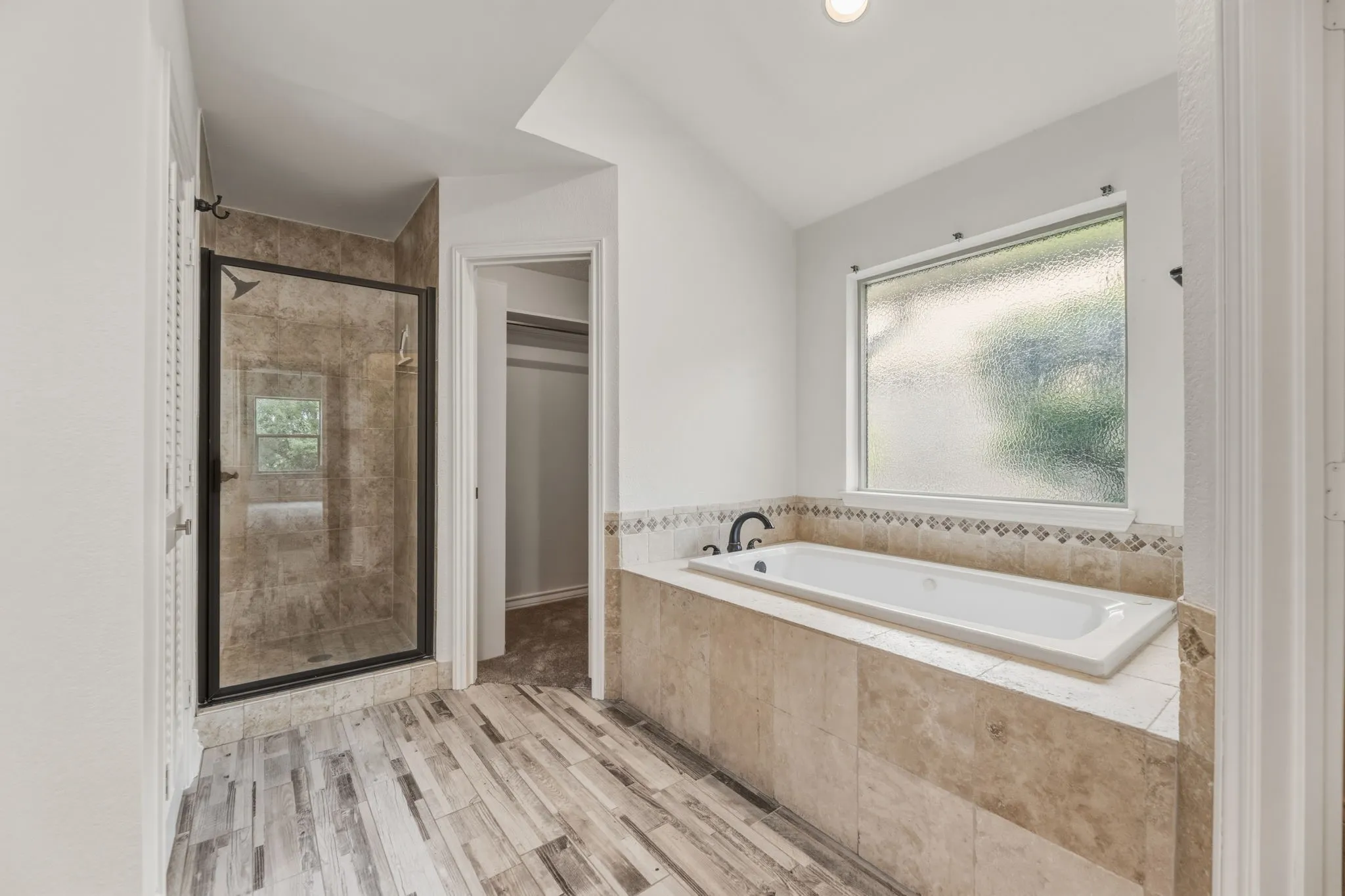 Single Family Residence For Sale in Tarrant County , 10112 Wandering Way Street, Benbrook, Texas 76126, 4 Bedroom, 3 Bathroom, 2 Garage spaces, 2,993 Sqft, built in 1985, mls#21262628, Real Estate Agent in Benbrook, Homes For Sale in Tarrant county, Homes For Sale in Benbrook, Realtor in Benbrook Texas, Real Estate Brokerage Independent Realty Texas, Luminita Cordes Realtor