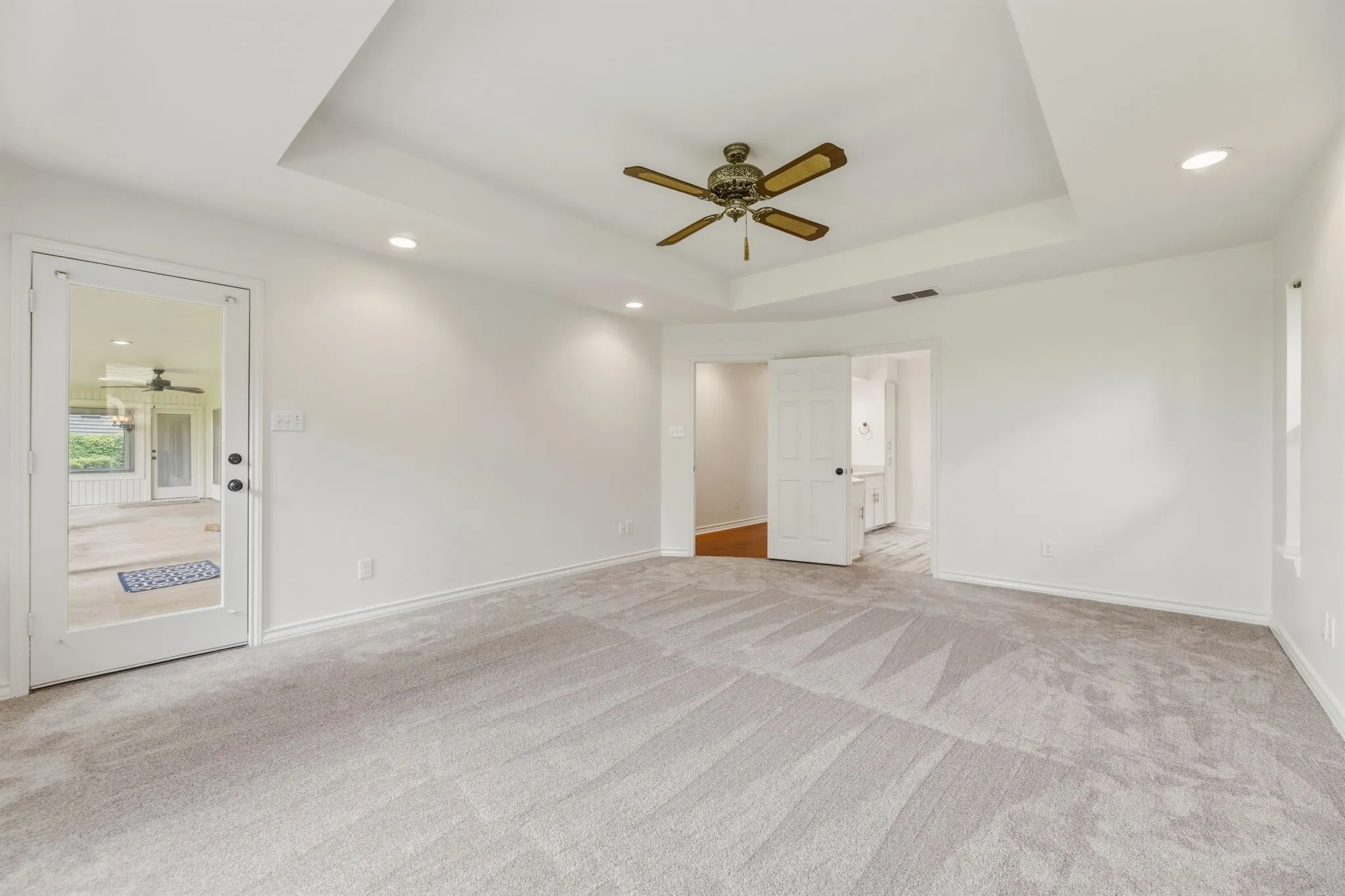 Single Family Residence For Sale in Tarrant County , 10112 Wandering Way Street, Benbrook, Texas 76126, 4 Bedroom, 3 Bathroom, 2 Garage spaces, 2,993 Sqft, built in 1985, mls#21262628, Real Estate Agent in Benbrook, Homes For Sale in Tarrant county, Homes For Sale in Benbrook, Realtor in Benbrook Texas, Real Estate Brokerage Independent Realty Texas, Luminita Cordes Realtor