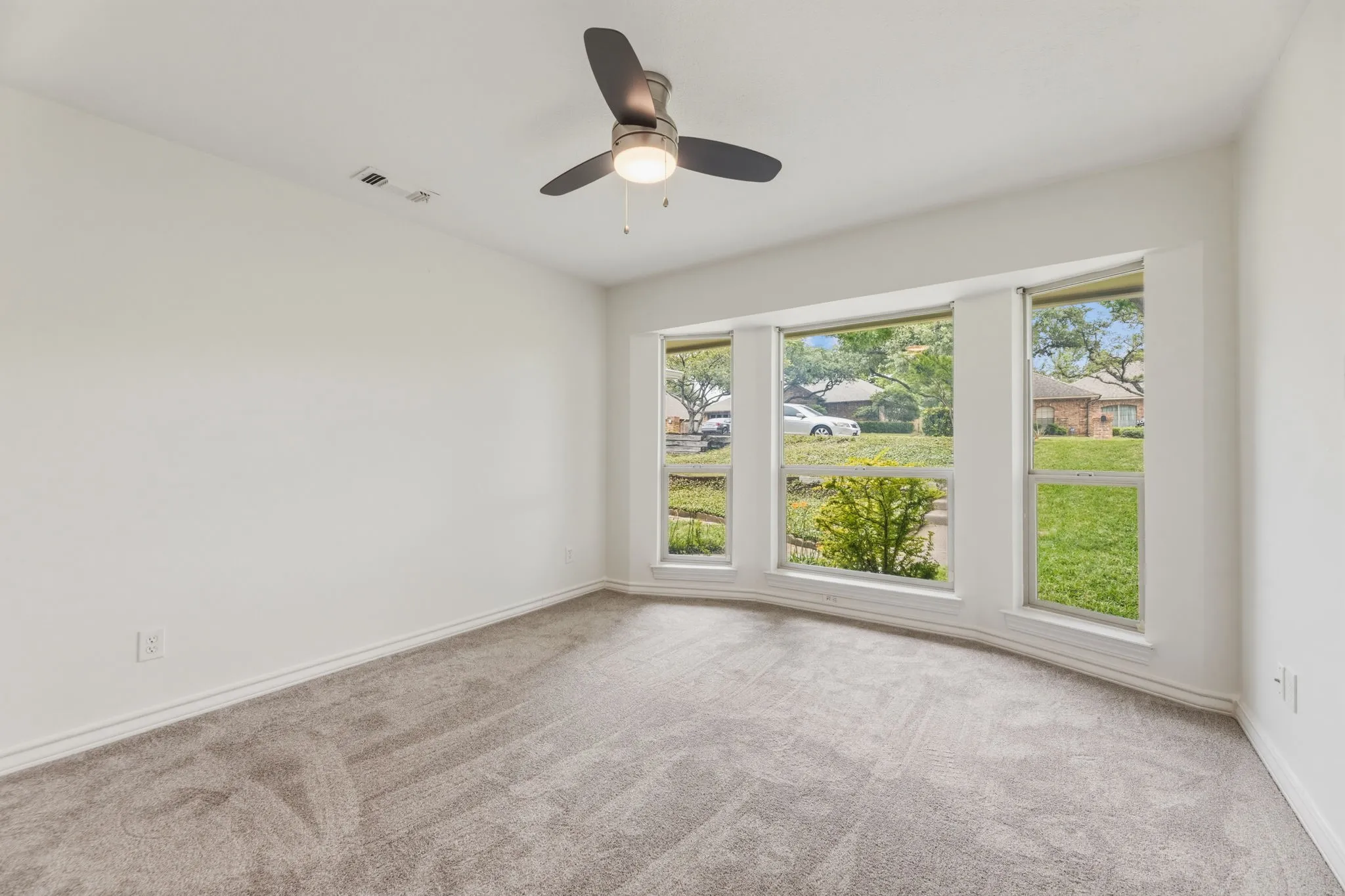 Single Family Residence For Sale in Tarrant County , 10112 Wandering Way Street, Benbrook, Texas 76126, 4 Bedroom, 3 Bathroom, 2 Garage spaces, 2,993 Sqft, built in 1985, mls#21262628, Real Estate Agent in Benbrook, Homes For Sale in Tarrant county, Homes For Sale in Benbrook, Realtor in Benbrook Texas, Real Estate Brokerage Independent Realty Texas, Luminita Cordes Realtor