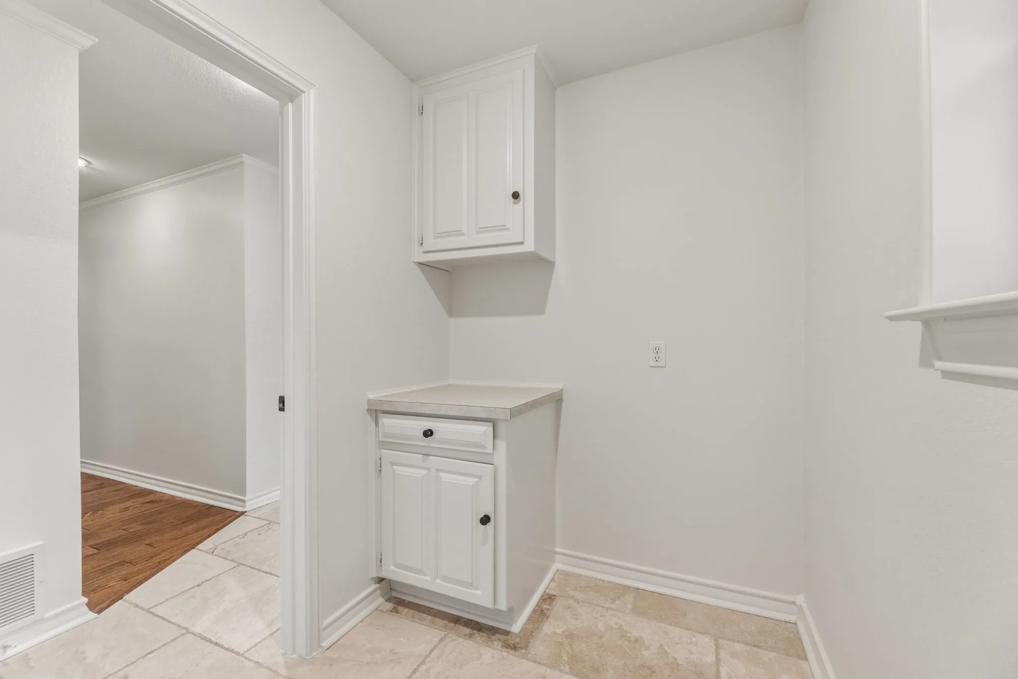 Single Family Residence For Sale in Tarrant County , 10112 Wandering Way Street, Benbrook, Texas 76126, 4 Bedroom, 3 Bathroom, 2 Garage spaces, 2,993 Sqft, built in 1985, mls#21262628, Real Estate Agent in Benbrook, Homes For Sale in Tarrant county, Homes For Sale in Benbrook, Realtor in Benbrook Texas, Real Estate Brokerage Independent Realty Texas, Luminita Cordes Realtor