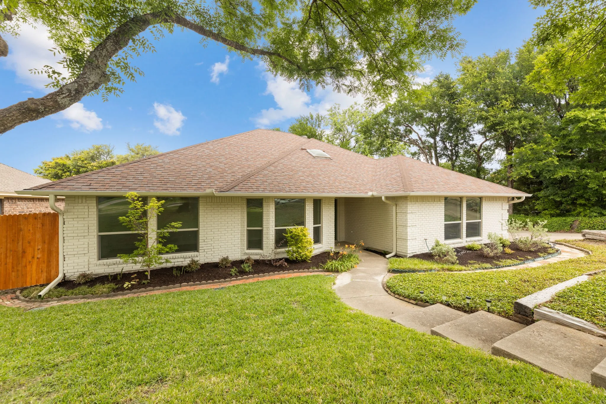 Single Family Residence For Sale in Tarrant County , 10112 Wandering Way Street, Benbrook, Texas 76126, 4 Bedroom, 3 Bathroom, 2 Garage spaces, 2,993 Sqft, built in 1985, mls#21262628, Real Estate Agent in Benbrook, Homes For Sale in Tarrant county, Homes For Sale in Benbrook, Realtor in Benbrook Texas, Real Estate Brokerage Independent Realty Texas, Luminita Cordes Realtor