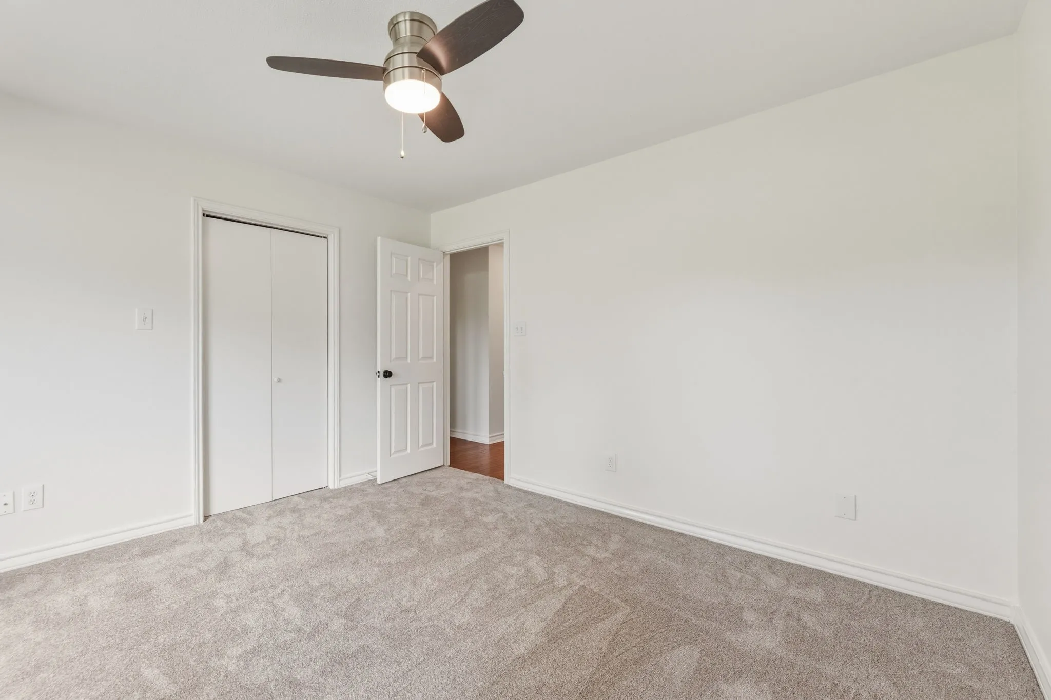 Single Family Residence For Sale in Tarrant County , 10112 Wandering Way Street, Benbrook, Texas 76126, 4 Bedroom, 3 Bathroom, 2 Garage spaces, 2,993 Sqft, built in 1985, mls#21262628, Real Estate Agent in Benbrook, Homes For Sale in Tarrant county, Homes For Sale in Benbrook, Realtor in Benbrook Texas, Real Estate Brokerage Independent Realty Texas, Luminita Cordes Realtor