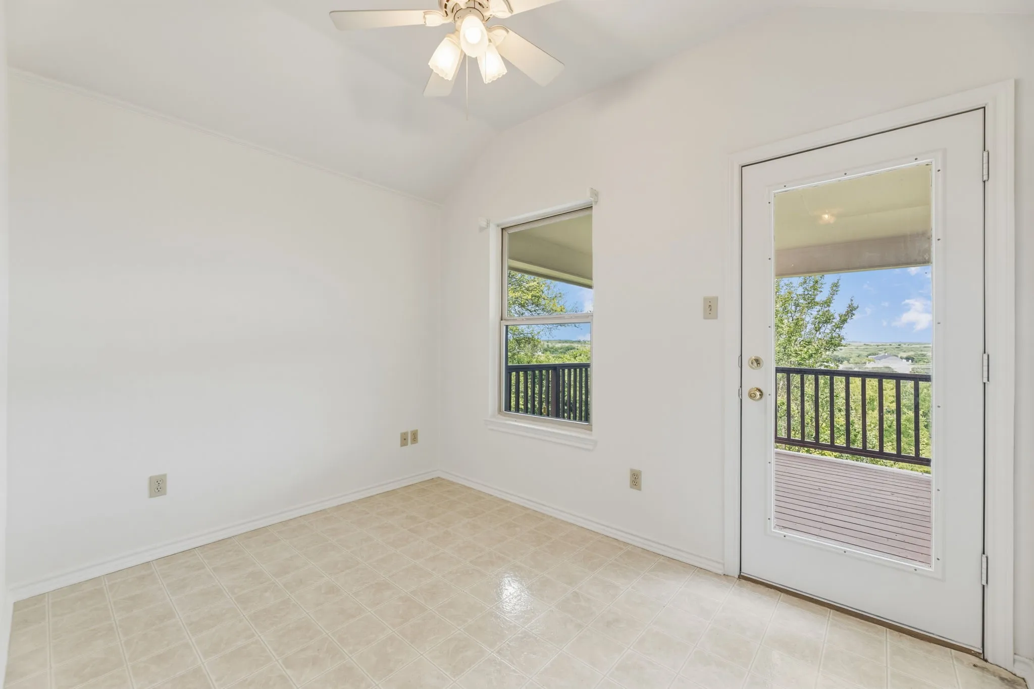Single Family Residence For Sale in Tarrant County , 10112 Wandering Way Street, Benbrook, Texas 76126, 4 Bedroom, 3 Bathroom, 2 Garage spaces, 2,993 Sqft, built in 1985, mls#21262628, Real Estate Agent in Benbrook, Homes For Sale in Tarrant county, Homes For Sale in Benbrook, Realtor in Benbrook Texas, Real Estate Brokerage Independent Realty Texas, Luminita Cordes Realtor
