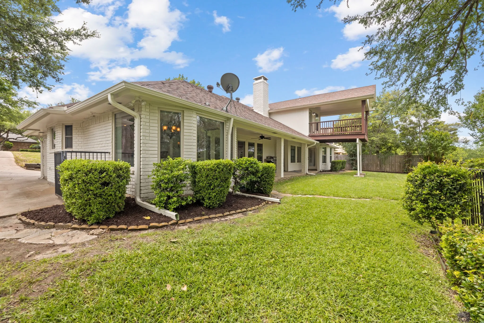 Single Family Residence For Sale in Tarrant County , 10112 Wandering Way Street, Benbrook, Texas 76126, 4 Bedroom, 3 Bathroom, 2 Garage spaces, 2,993 Sqft, built in 1985, mls#21262628, Real Estate Agent in Benbrook, Homes For Sale in Tarrant county, Homes For Sale in Benbrook, Realtor in Benbrook Texas, Real Estate Brokerage Independent Realty Texas, Luminita Cordes Realtor