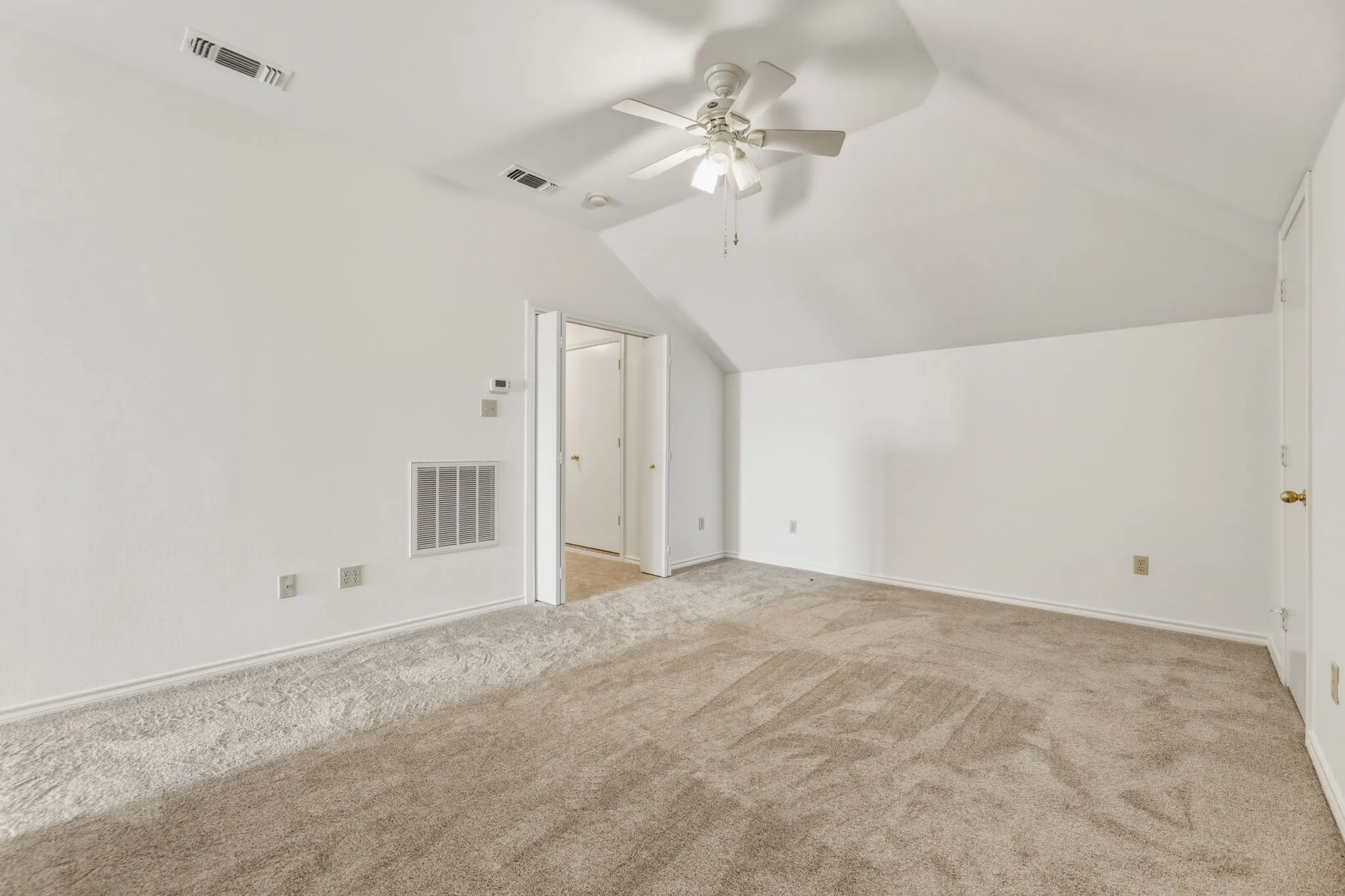 Single Family Residence For Sale in Tarrant County , 10112 Wandering Way Street, Benbrook, Texas 76126, 4 Bedroom, 3 Bathroom, 2 Garage spaces, 2,993 Sqft, built in 1985, mls#21262628, Real Estate Agent in Benbrook, Homes For Sale in Tarrant county, Homes For Sale in Benbrook, Realtor in Benbrook Texas, Real Estate Brokerage Independent Realty Texas, Luminita Cordes Realtor