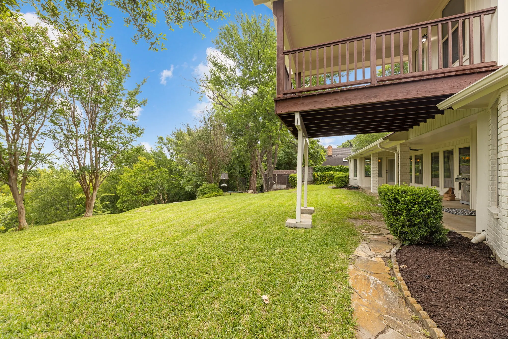 Single Family Residence For Sale in Tarrant County , 10112 Wandering Way Street, Benbrook, Texas 76126, 4 Bedroom, 3 Bathroom, 2 Garage spaces, 2,993 Sqft, built in 1985, mls#21262628, Real Estate Agent in Benbrook, Homes For Sale in Tarrant county, Homes For Sale in Benbrook, Realtor in Benbrook Texas, Real Estate Brokerage Independent Realty Texas, Luminita Cordes Realtor