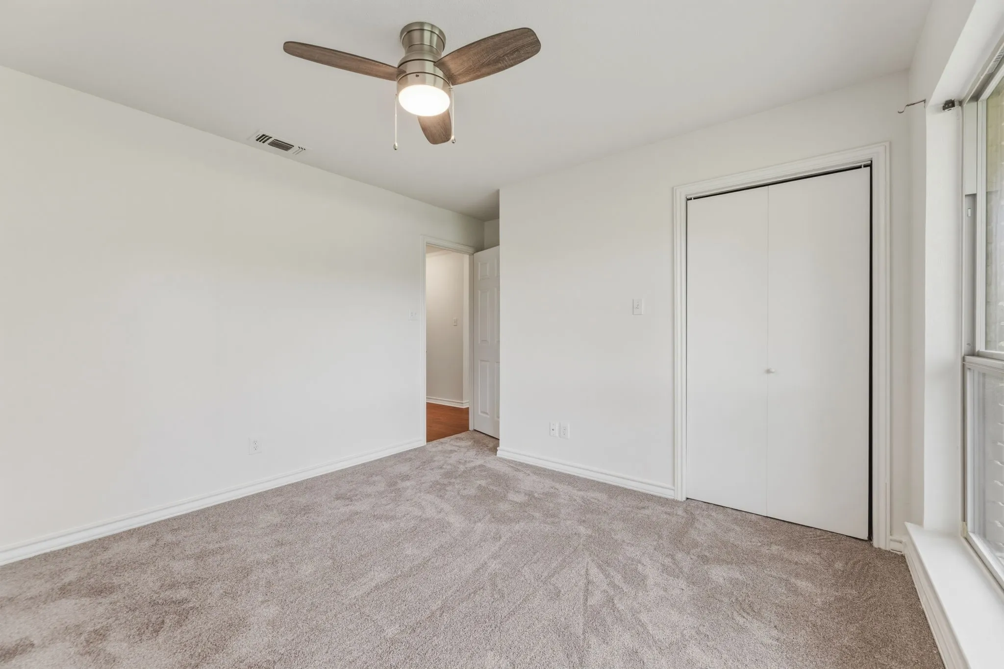 Single Family Residence For Sale in Tarrant County , 10112 Wandering Way Street, Benbrook, Texas 76126, 4 Bedroom, 3 Bathroom, 2 Garage spaces, 2,993 Sqft, built in 1985, mls#21262628, Real Estate Agent in Benbrook, Homes For Sale in Tarrant county, Homes For Sale in Benbrook, Realtor in Benbrook Texas, Real Estate Brokerage Independent Realty Texas, Luminita Cordes Realtor