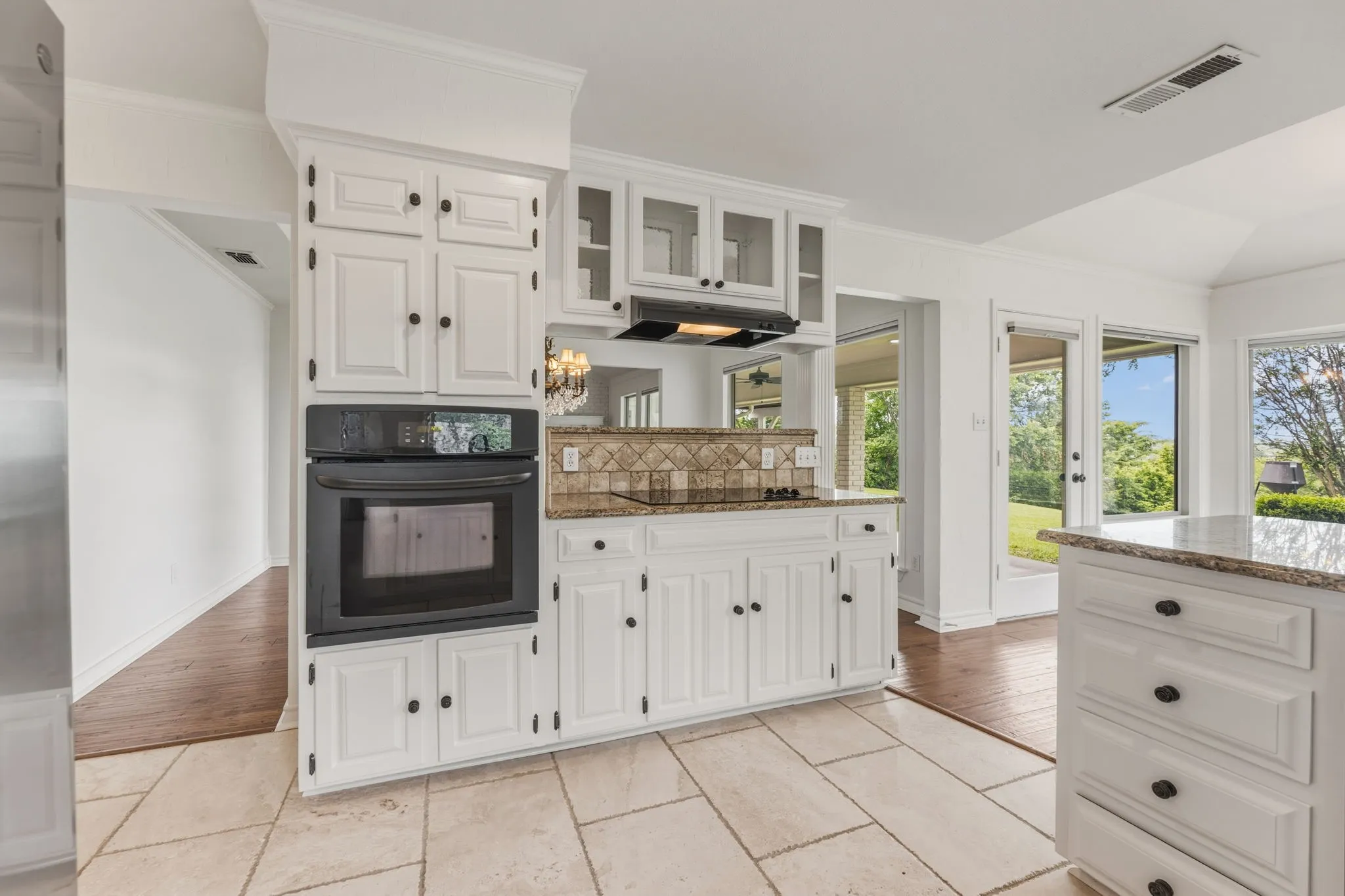 Single Family Residence For Sale in Tarrant County , 10112 Wandering Way Street, Benbrook, Texas 76126, 4 Bedroom, 3 Bathroom, 2 Garage spaces, 2,993 Sqft, built in 1985, mls#21262628, Real Estate Agent in Benbrook, Homes For Sale in Tarrant county, Homes For Sale in Benbrook, Realtor in Benbrook Texas, Real Estate Brokerage Independent Realty Texas, Luminita Cordes Realtor