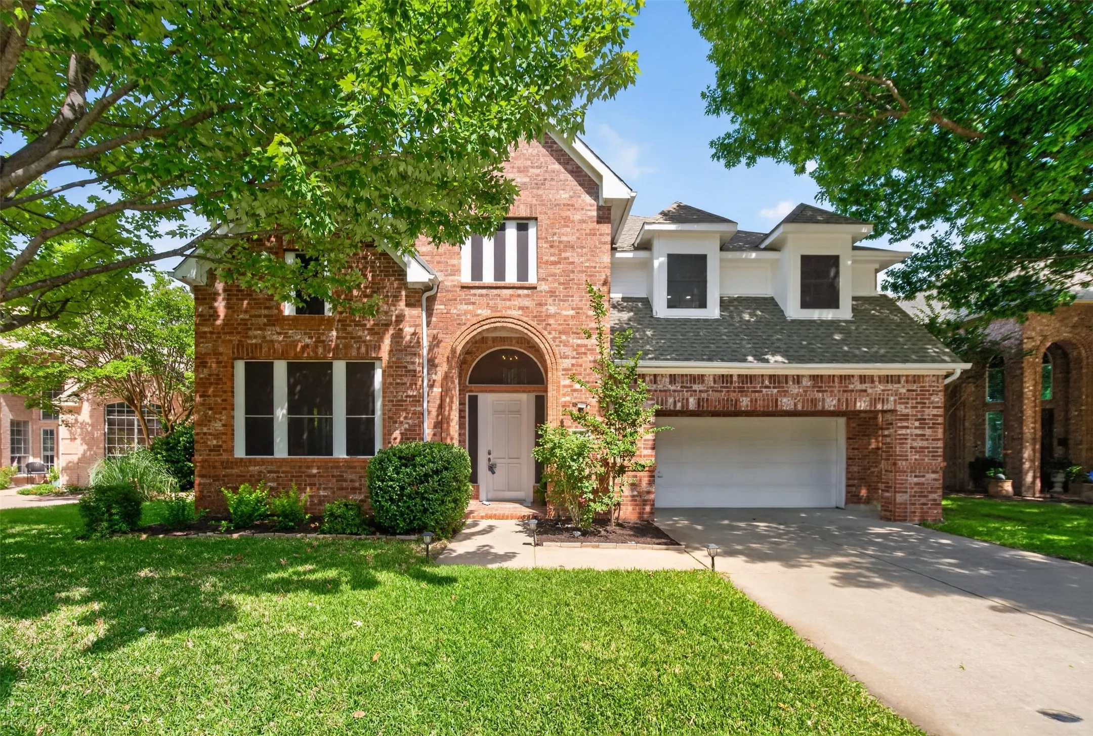 Single Family Residence For Sale in Collin County , 1507 Hunters Creek Drive, Mc Kinney, Texas 75072, 4 Bedroom, 4 Bathroom, 2 Garage spaces, 3,246 Sqft, built in 1995, mls#21254023, Real Estate Agent in Mc Kinney, Homes For Sale in Collin county, Homes For Sale in Mc Kinney, Realtor in Mc Kinney Texas, Real Estate Brokerage Independent Realty Texas, Luminita Cordes Realtor