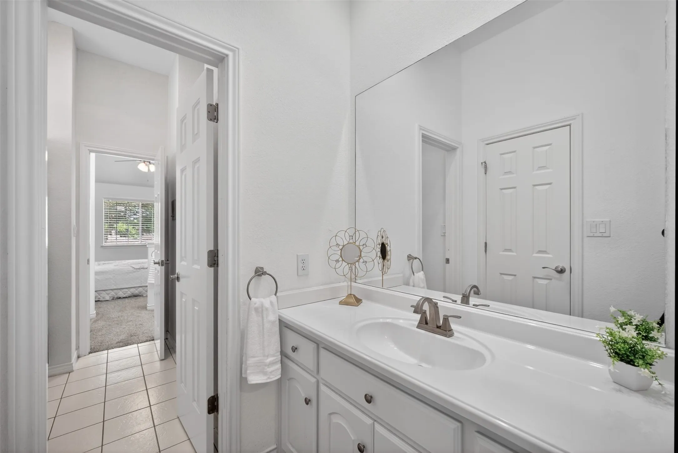 Single Family Residence For Sale in Collin County , 1507 Hunters Creek Drive, Mc Kinney, Texas 75072, 4 Bedroom, 4 Bathroom, 2 Garage spaces, 3,246 Sqft, built in 1995, mls#21254023, Real Estate Agent in Mc Kinney, Homes For Sale in Collin county, Homes For Sale in Mc Kinney, Realtor in Mc Kinney Texas, Real Estate Brokerage Independent Realty Texas, Luminita Cordes Realtor