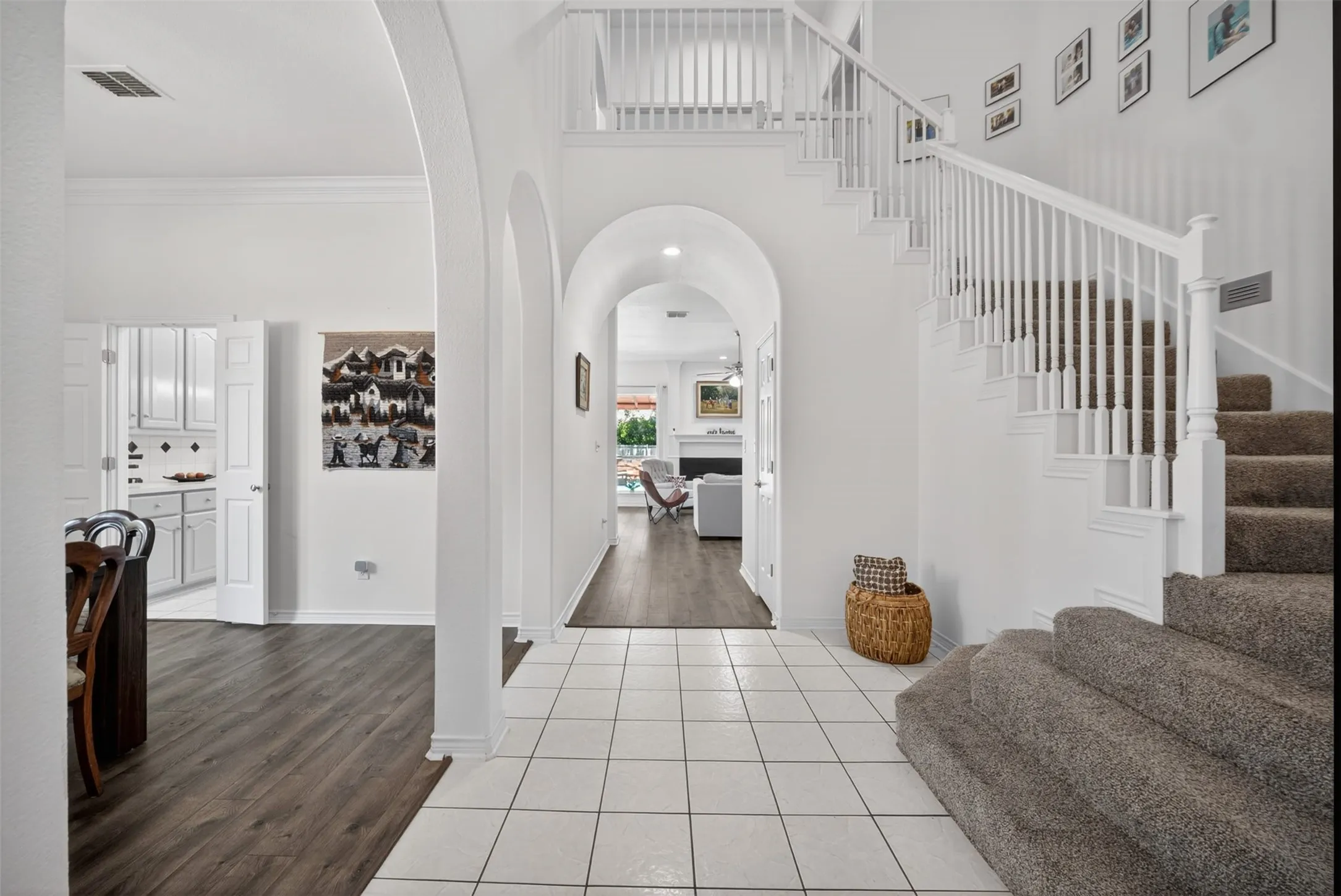 Single Family Residence For Sale in Collin County , 1507 Hunters Creek Drive, Mc Kinney, Texas 75072, 4 Bedroom, 4 Bathroom, 2 Garage spaces, 3,246 Sqft, built in 1995, mls#21254023, Real Estate Agent in Mc Kinney, Homes For Sale in Collin county, Homes For Sale in Mc Kinney, Realtor in Mc Kinney Texas, Real Estate Brokerage Independent Realty Texas, Luminita Cordes Realtor