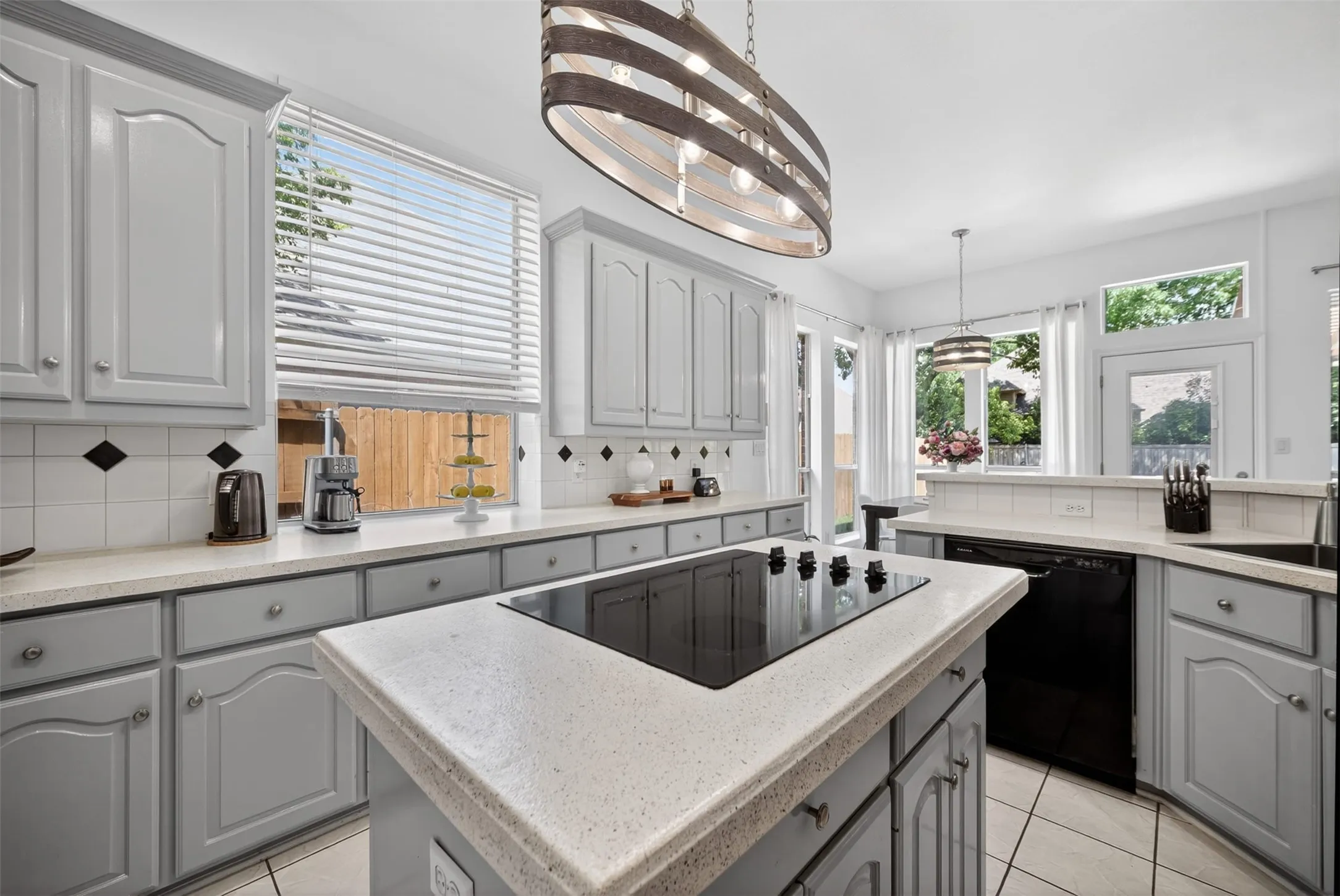 Single Family Residence For Sale in Collin County , 1507 Hunters Creek Drive, Mc Kinney, Texas 75072, 4 Bedroom, 4 Bathroom, 2 Garage spaces, 3,246 Sqft, built in 1995, mls#21254023, Real Estate Agent in Mc Kinney, Homes For Sale in Collin county, Homes For Sale in Mc Kinney, Realtor in Mc Kinney Texas, Real Estate Brokerage Independent Realty Texas, Luminita Cordes Realtor