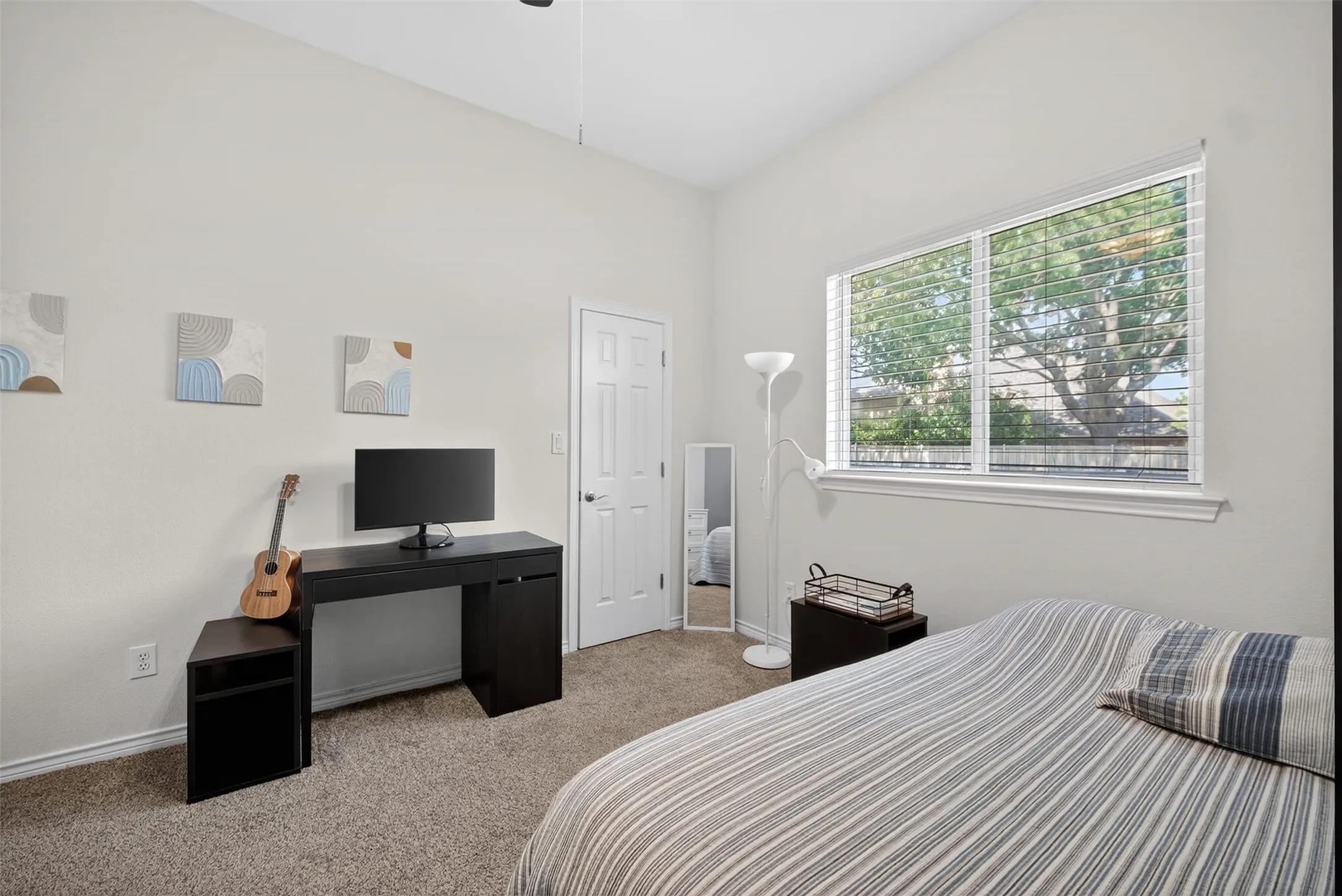 Single Family Residence For Sale in Collin County , 1507 Hunters Creek Drive, Mc Kinney, Texas 75072, 4 Bedroom, 4 Bathroom, 2 Garage spaces, 3,246 Sqft, built in 1995, mls#21254023, Real Estate Agent in Mc Kinney, Homes For Sale in Collin county, Homes For Sale in Mc Kinney, Realtor in Mc Kinney Texas, Real Estate Brokerage Independent Realty Texas, Luminita Cordes Realtor