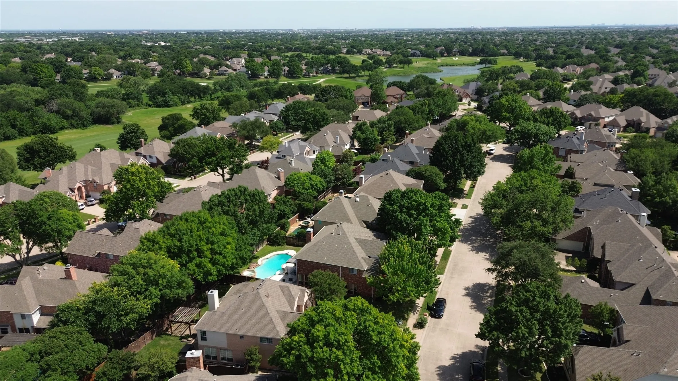 Single Family Residence For Sale in Collin County , 1507 Hunters Creek Drive, Mc Kinney, Texas 75072, 4 Bedroom, 4 Bathroom, 2 Garage spaces, 3,246 Sqft, built in 1995, mls#21254023, Real Estate Agent in Mc Kinney, Homes For Sale in Collin county, Homes For Sale in Mc Kinney, Realtor in Mc Kinney Texas, Real Estate Brokerage Independent Realty Texas, Luminita Cordes Realtor