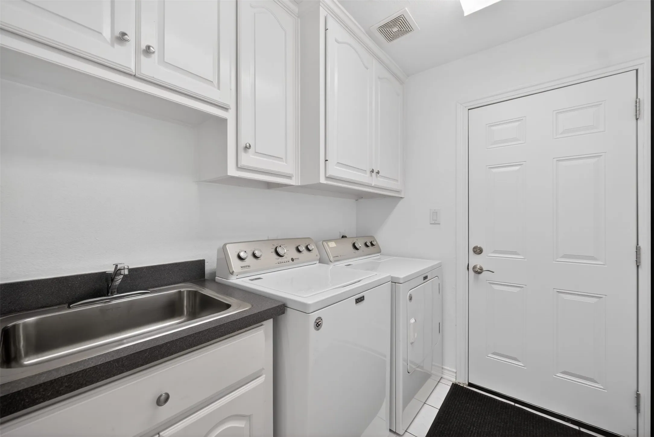 Single Family Residence For Sale in Collin County , 1507 Hunters Creek Drive, Mc Kinney, Texas 75072, 4 Bedroom, 4 Bathroom, 2 Garage spaces, 3,246 Sqft, built in 1995, mls#21254023, Real Estate Agent in Mc Kinney, Homes For Sale in Collin county, Homes For Sale in Mc Kinney, Realtor in Mc Kinney Texas, Real Estate Brokerage Independent Realty Texas, Luminita Cordes Realtor