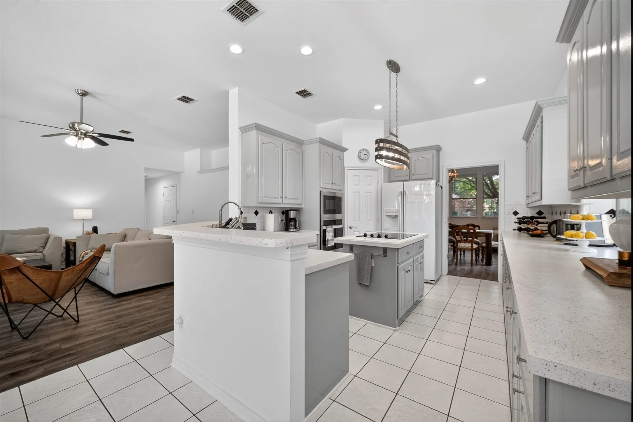 Single Family Residence For Sale in Collin County , 1507 Hunters Creek Drive, Mc Kinney, Texas 75072, 4 Bedroom, 4 Bathroom, 2 Garage spaces, 3,246 Sqft, built in 1995, mls#21254023, Real Estate Agent in Mc Kinney, Homes For Sale in Collin county, Homes For Sale in Mc Kinney, Realtor in Mc Kinney Texas, Real Estate Brokerage Independent Realty Texas, Luminita Cordes Realtor