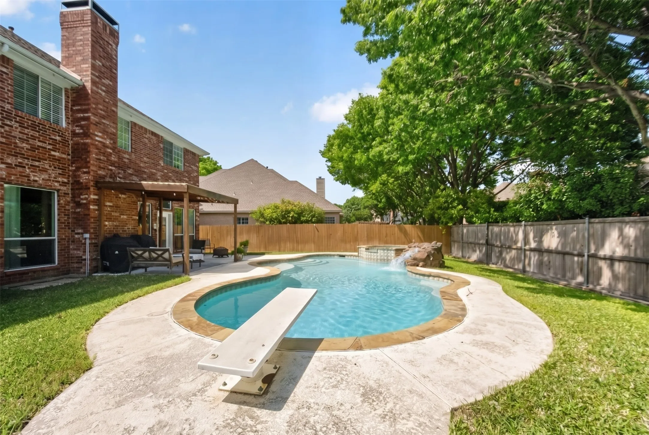 Single Family Residence For Sale in Collin County , 1507 Hunters Creek Drive, Mc Kinney, Texas 75072, 4 Bedroom, 4 Bathroom, 2 Garage spaces, 3,246 Sqft, built in 1995, mls#21254023, Real Estate Agent in Mc Kinney, Homes For Sale in Collin county, Homes For Sale in Mc Kinney, Realtor in Mc Kinney Texas, Real Estate Brokerage Independent Realty Texas, Luminita Cordes Realtor