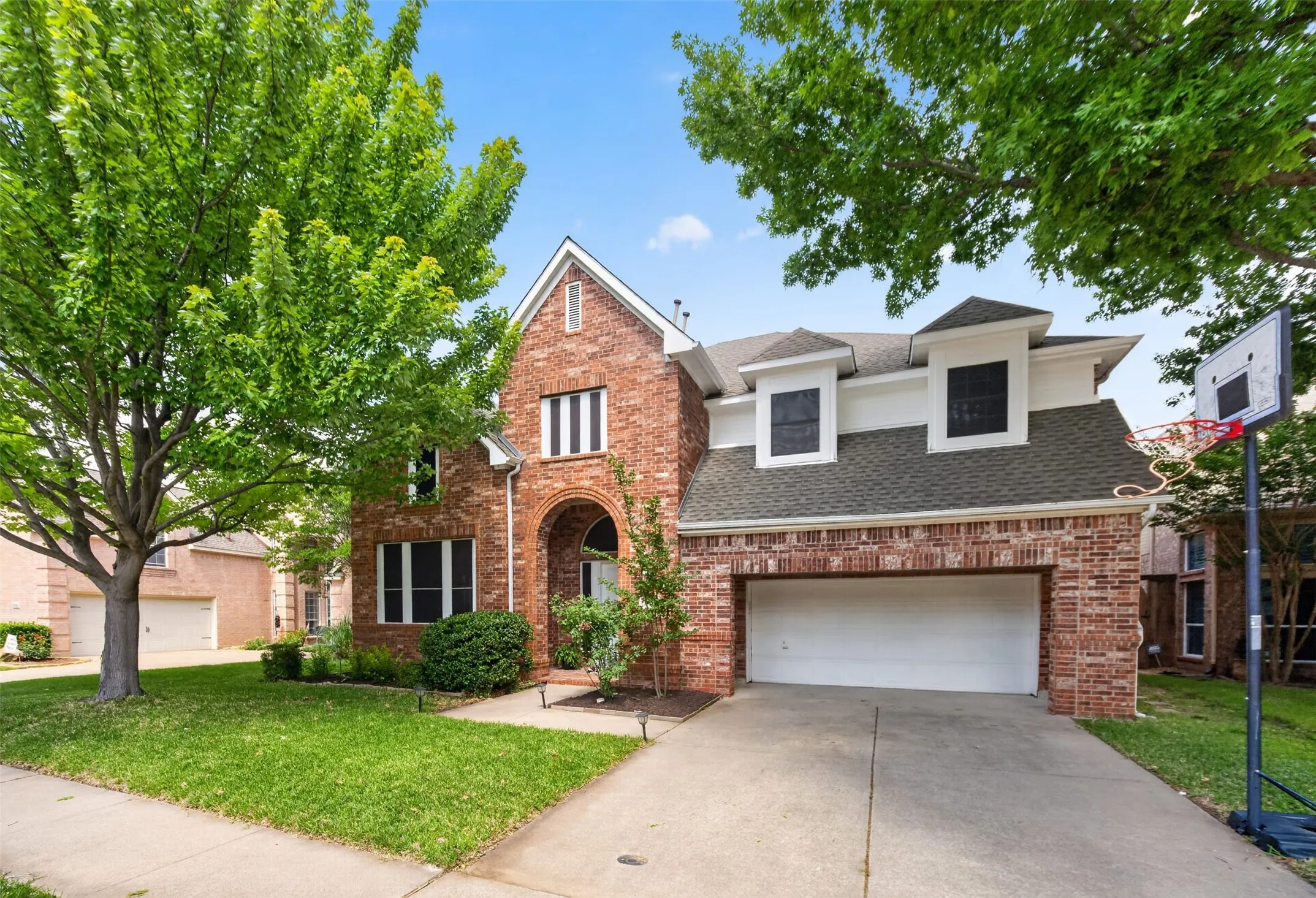 Single Family Residence For Sale in Collin County , 1507 Hunters Creek Drive, Mc Kinney, Texas 75072, 4 Bedroom, 4 Bathroom, 2 Garage spaces, 3,246 Sqft, built in 1995, mls#21254023, Real Estate Agent in Mc Kinney, Homes For Sale in Collin county, Homes For Sale in Mc Kinney, Realtor in Mc Kinney Texas, Real Estate Brokerage Independent Realty Texas, Luminita Cordes Realtor