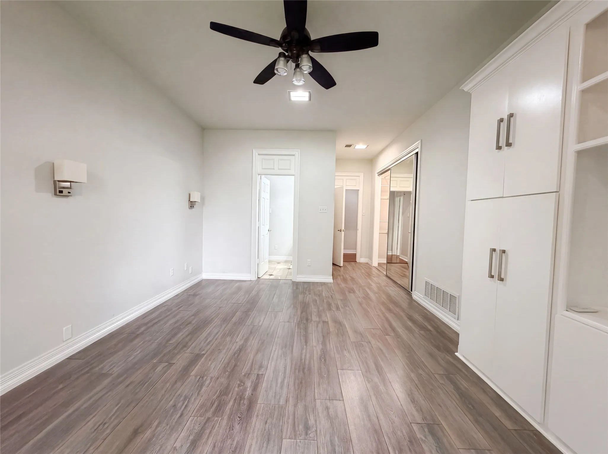 Single Family Residence For Sale in Tarrant County , 2405 Castle Rock Road, Arlington, Texas 76006, 4 Bedroom, 4 Bathroom, 2 Garage spaces, 3,888 Sqft, built in 1987, mls#21265785, Real Estate Agent in Arlington, Homes For Sale in Tarrant county, Homes For Sale in Arlington, Realtor in Arlington Texas, Real Estate Brokerage Independent Realty Texas, Luminita Cordes Realtor