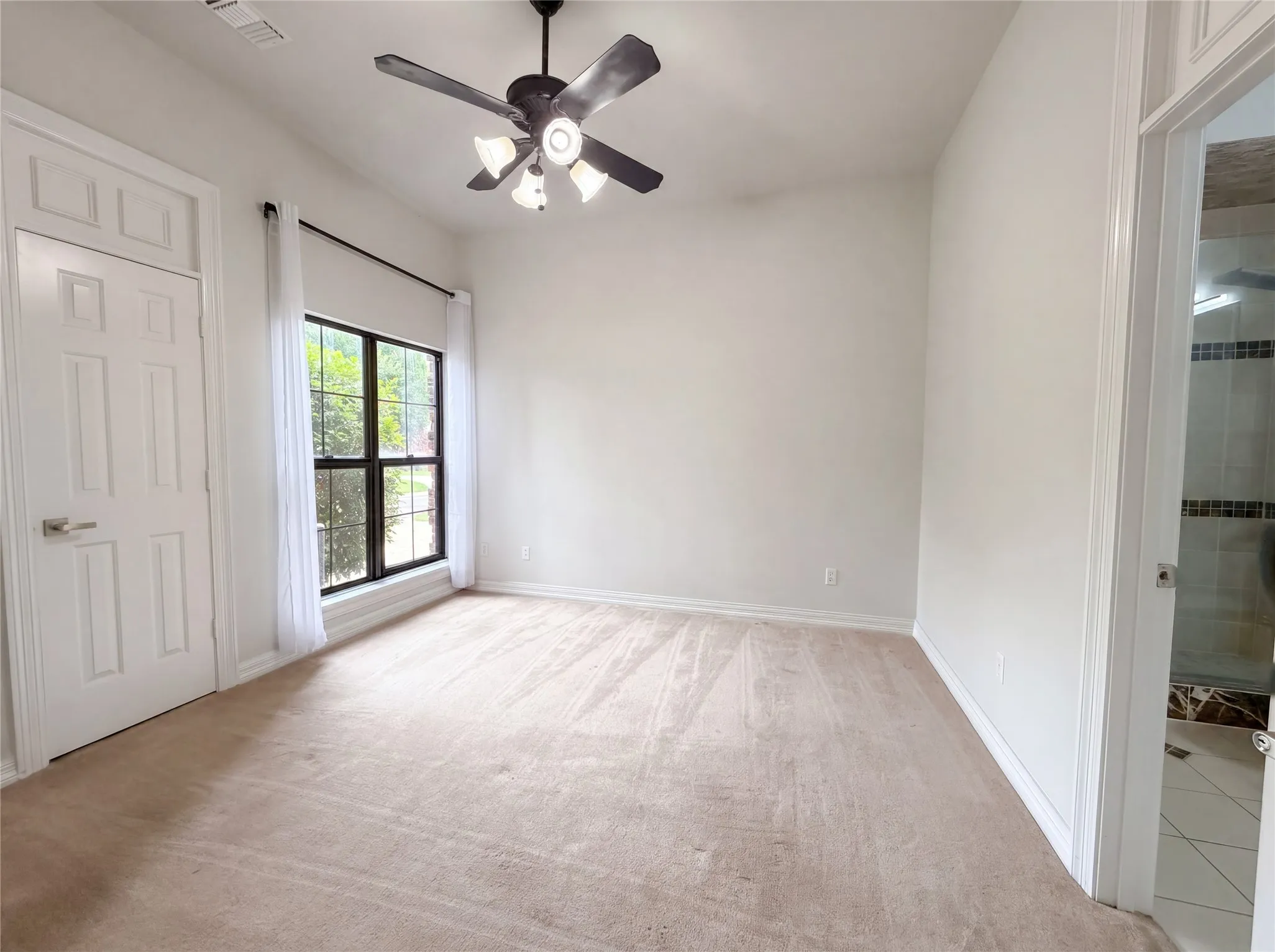 Single Family Residence For Sale in Tarrant County , 2405 Castle Rock Road, Arlington, Texas 76006, 4 Bedroom, 4 Bathroom, 2 Garage spaces, 3,888 Sqft, built in 1987, mls#21265785, Real Estate Agent in Arlington, Homes For Sale in Tarrant county, Homes For Sale in Arlington, Realtor in Arlington Texas, Real Estate Brokerage Independent Realty Texas, Luminita Cordes Realtor