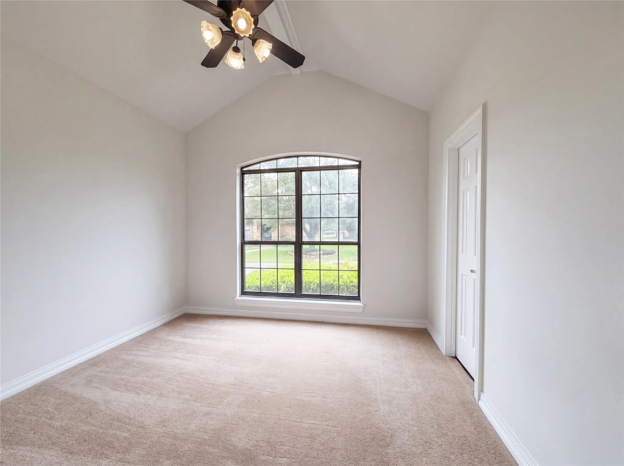 Single Family Residence For Sale in Tarrant County , 2405 Castle Rock Road, Arlington, Texas 76006, 4 Bedroom, 4 Bathroom, 2 Garage spaces, 3,888 Sqft, built in 1987, mls#21265785, Real Estate Agent in Arlington, Homes For Sale in Tarrant county, Homes For Sale in Arlington, Realtor in Arlington Texas, Real Estate Brokerage Independent Realty Texas, Luminita Cordes Realtor